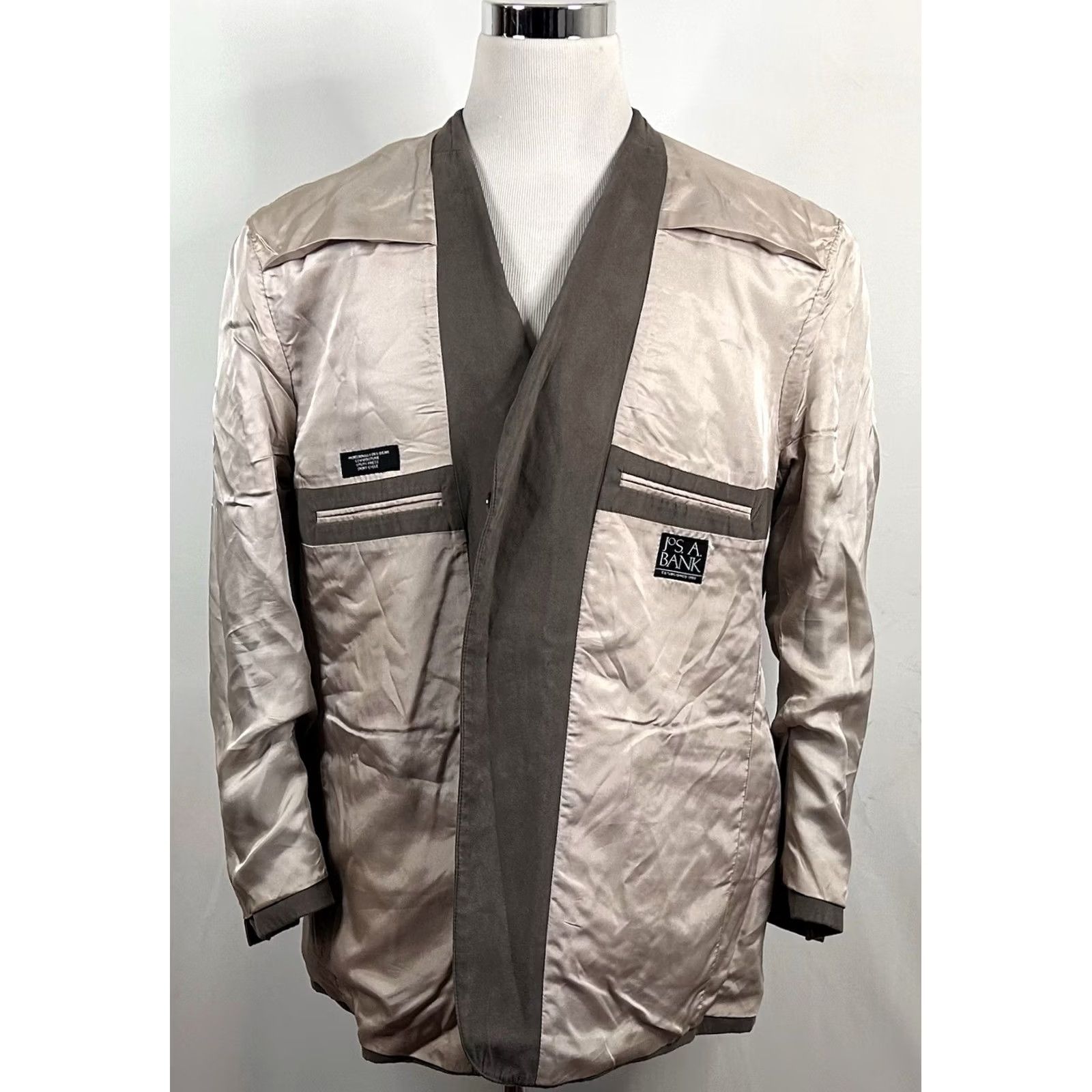 Jos. A. Bank Jos A Bank Sport Coat Beige Sueded Micropoly 50R Three-Button Lined Vented Jacket/Coat Regular Mens Size US XS / EU 42 / 0 - 7 Thumbnail