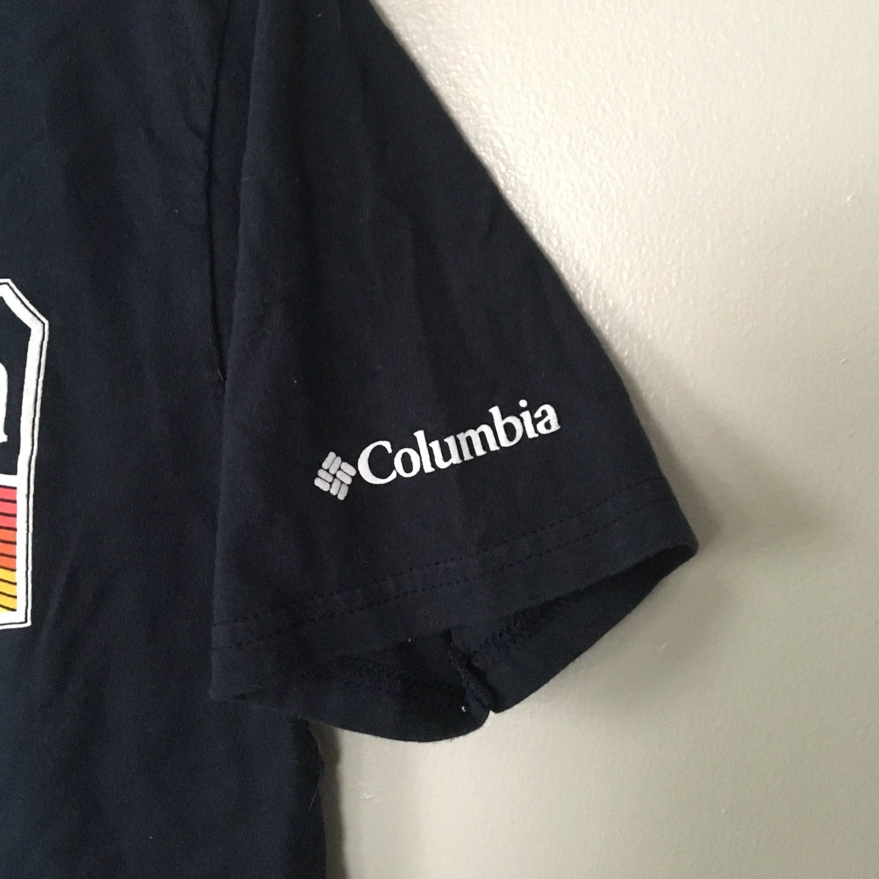Logo 7 Columbia T-Shirt Logo Adult Small Navy Blue Mountain Sunrise Outdoor Mens Shirt Short Sleeve Crew Neck Cotton Knit All Seasons Logo Vintage No Size US S / EU 44-46 / 1 - 4 Thumbnail