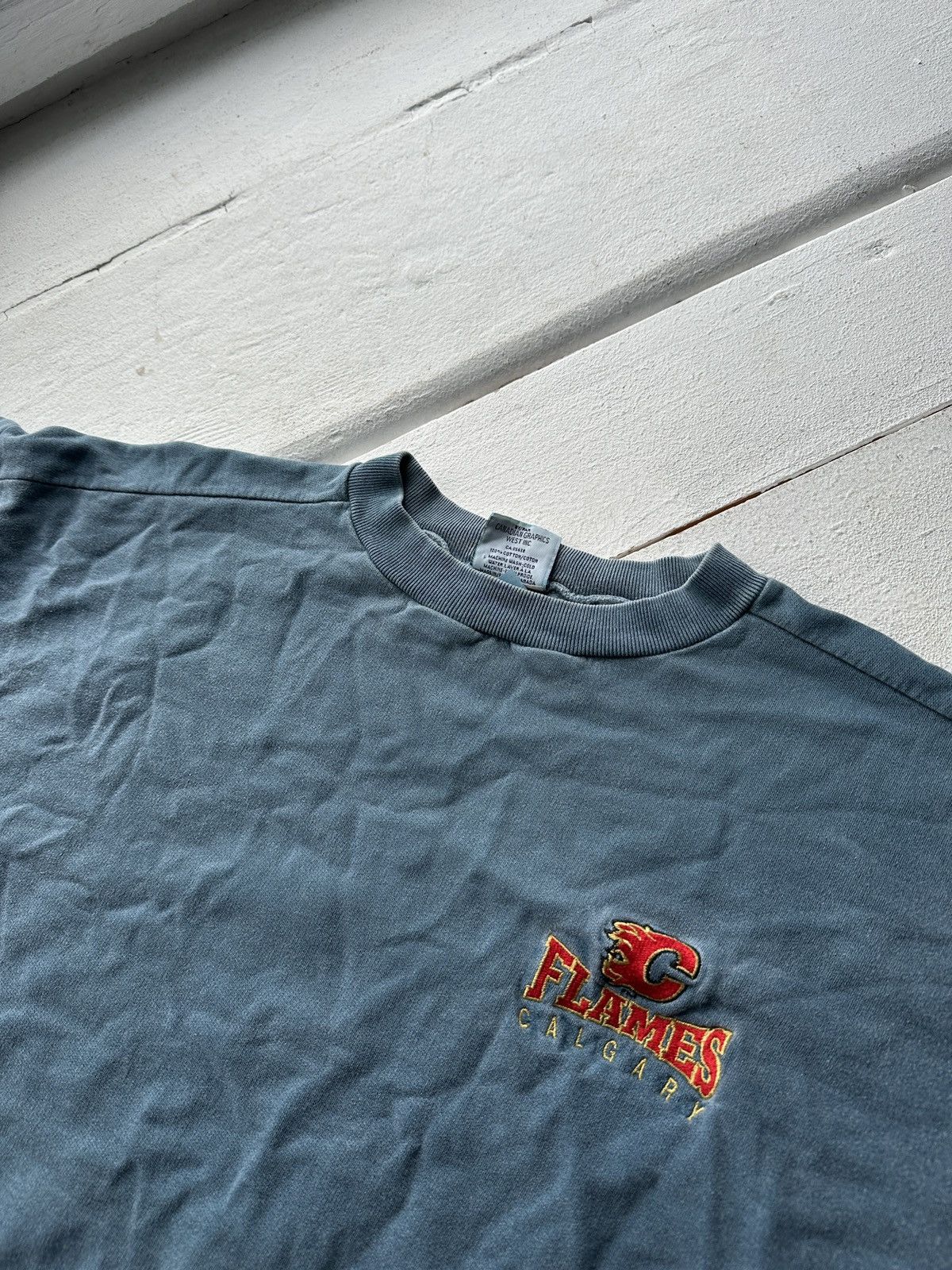 NHL 🚨 VNTG FLAMES CALGARY BLUE XL WAVES CANADIES RARE BOXY Size US XL / EU 56 / 4 - 4 Thumbnail