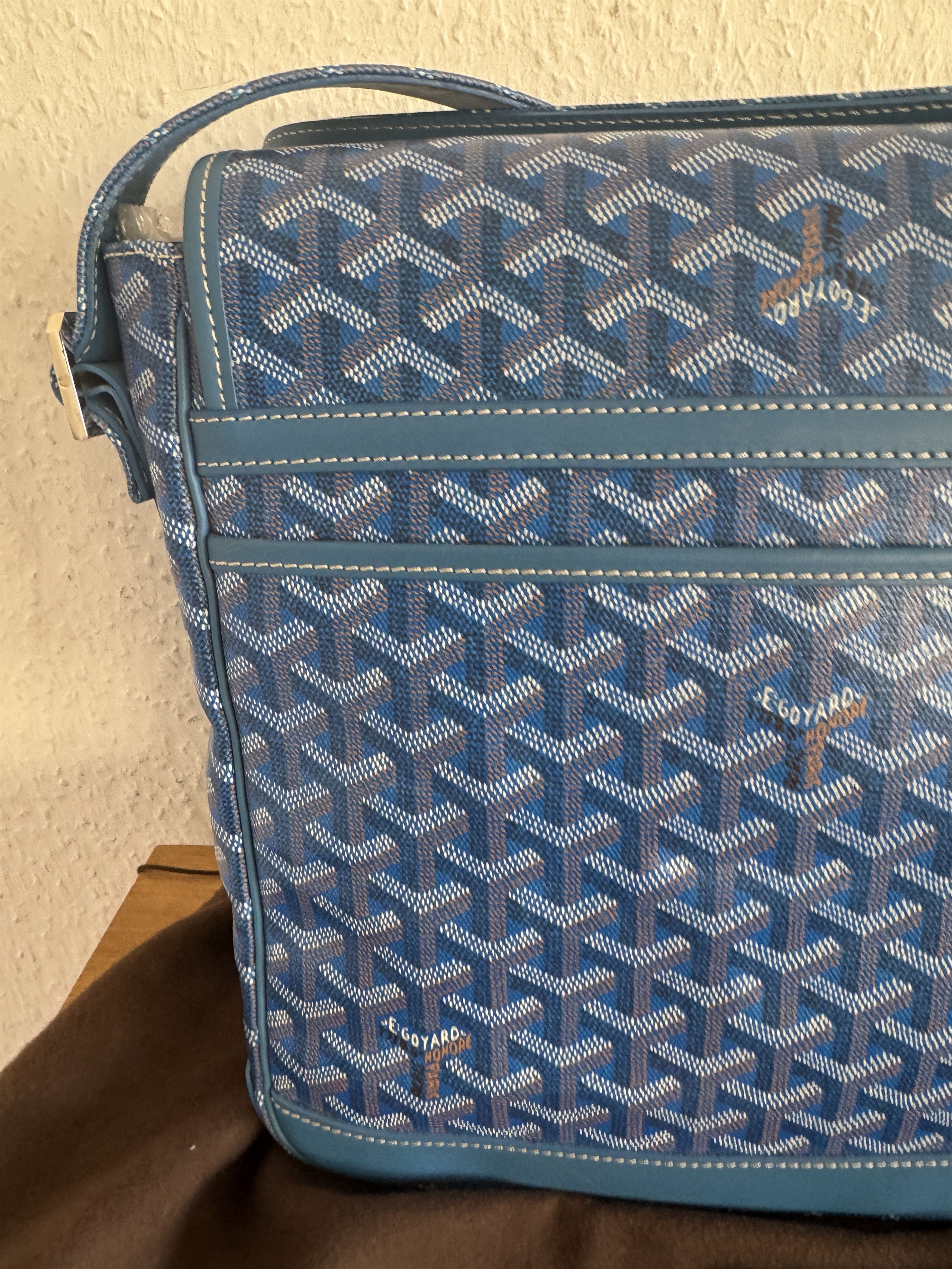 Grand Bleu MM Messenger Bag – Sky Blue