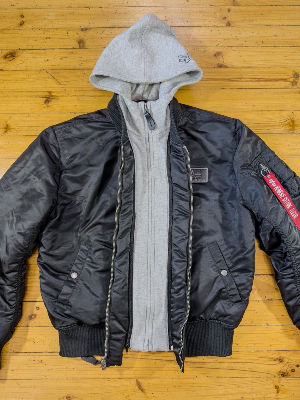 Alpha Industries Alpha industries with detachable gray hood bomber jacket Size US L / EU 52-54 / 3 - 5 Thumbnail