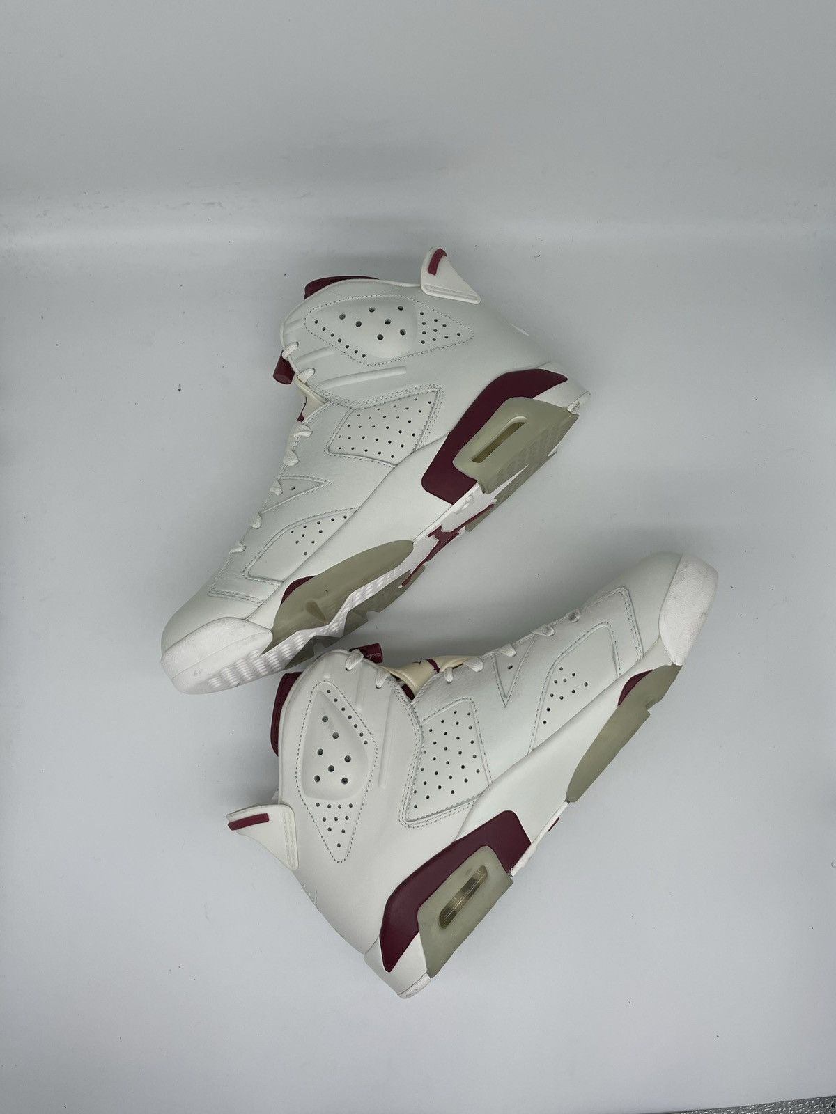 Jordan Brand Air Jordan Retro 6 Maroon Size US 10.5 / EU 43-44 - 2 Thumbnail