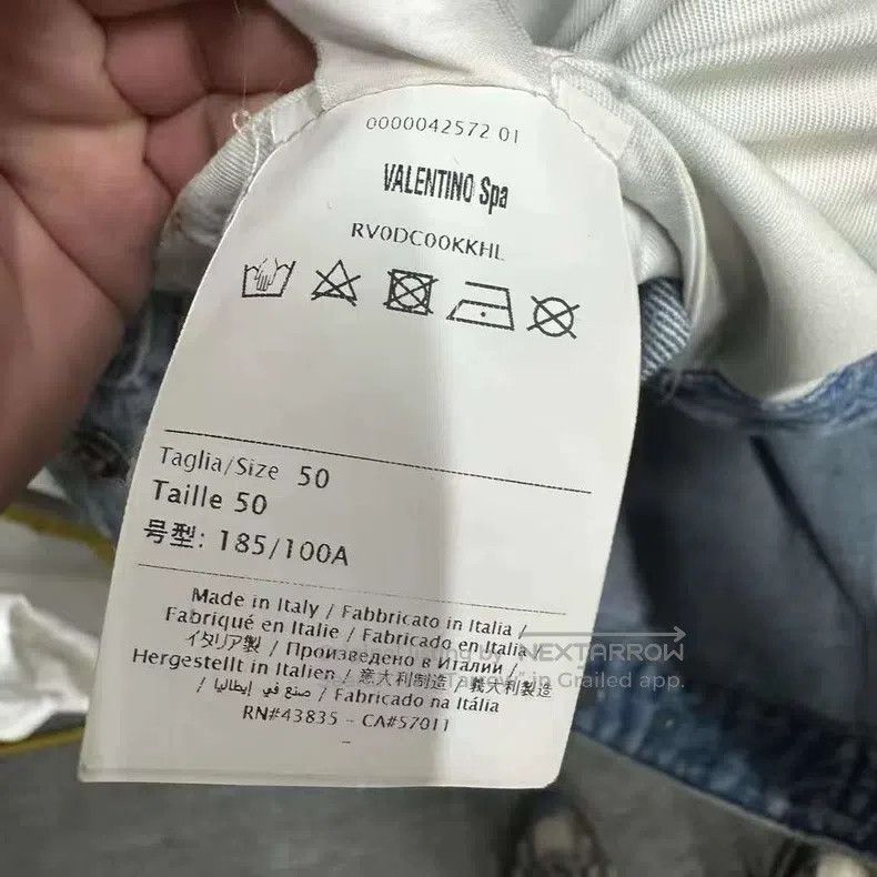 Valentino Valentino Destroy the logo denim jacket and jacket Size US M / EU 48-50 / 2 - 4 Thumbnail