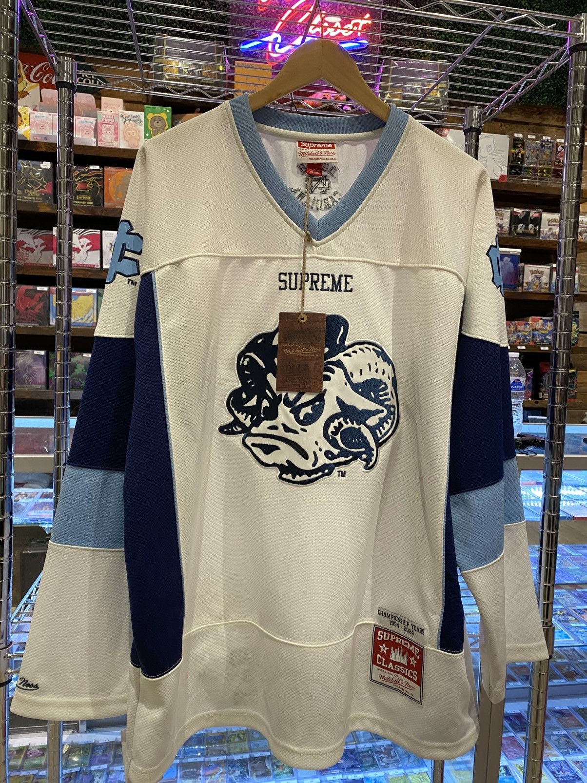 Mitchell & Ness × NCAA × Supreme Supreme x Mitchell & Ness UNC Hockey jersey Size US L / EU 52-54 / 3 - 2 Thumbnail