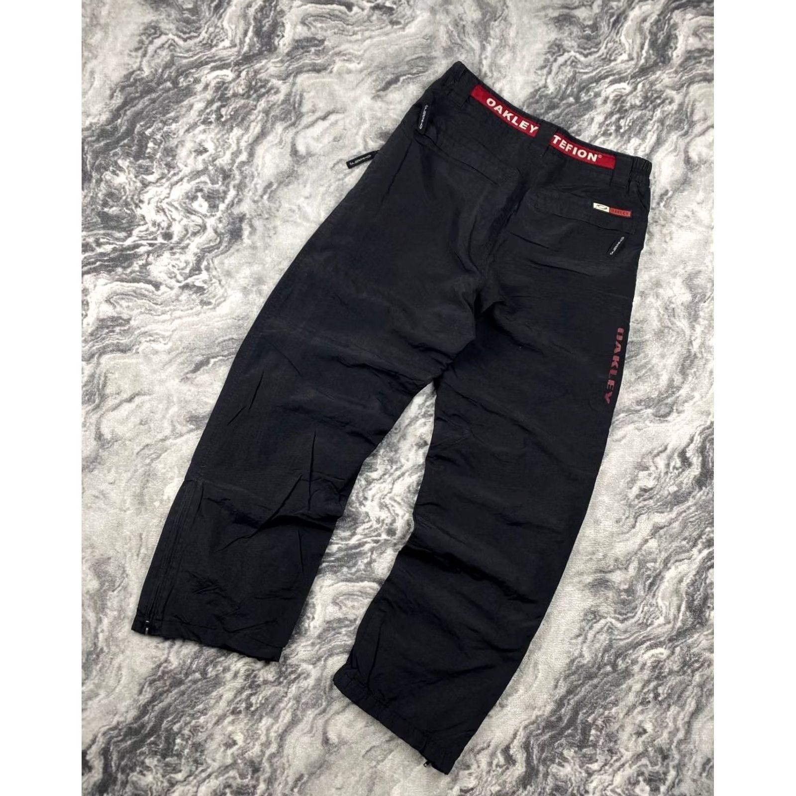 Oakley VINTAGE Oakley Nylon Outdoor Pants Track Pants 90s Men XL Black Size US 36 / EU 52 - 2 Thumbnail