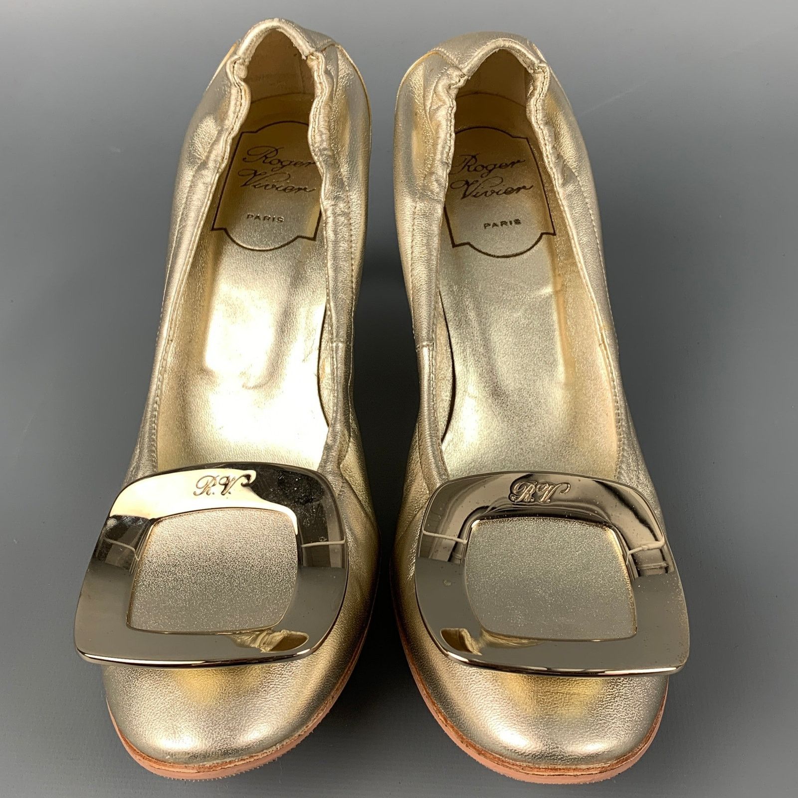Roger Vivier ROGER VIVIER Size 6 Gold Leather Pumps Size US 6 / IT 36 - 4 Thumbnail