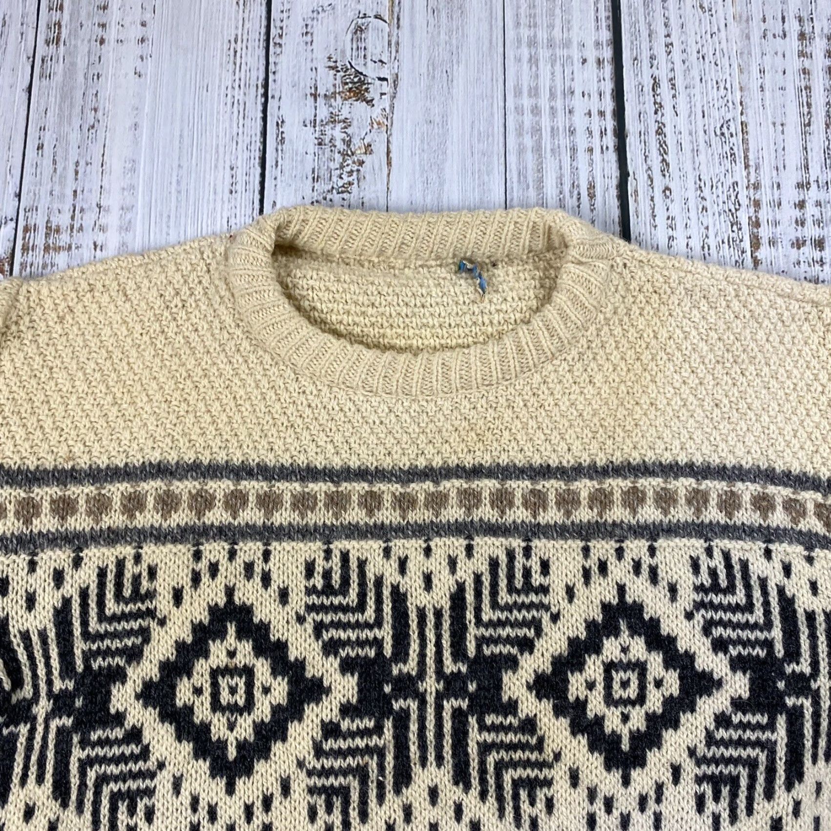 Vintage VINTAGE Abraham & Strauss Men's Sweater L Crew Neck Aztec Pattern Wool Ivory Fall Winter Size US L / EU 52-54 / 3 - 3 Thumbnail