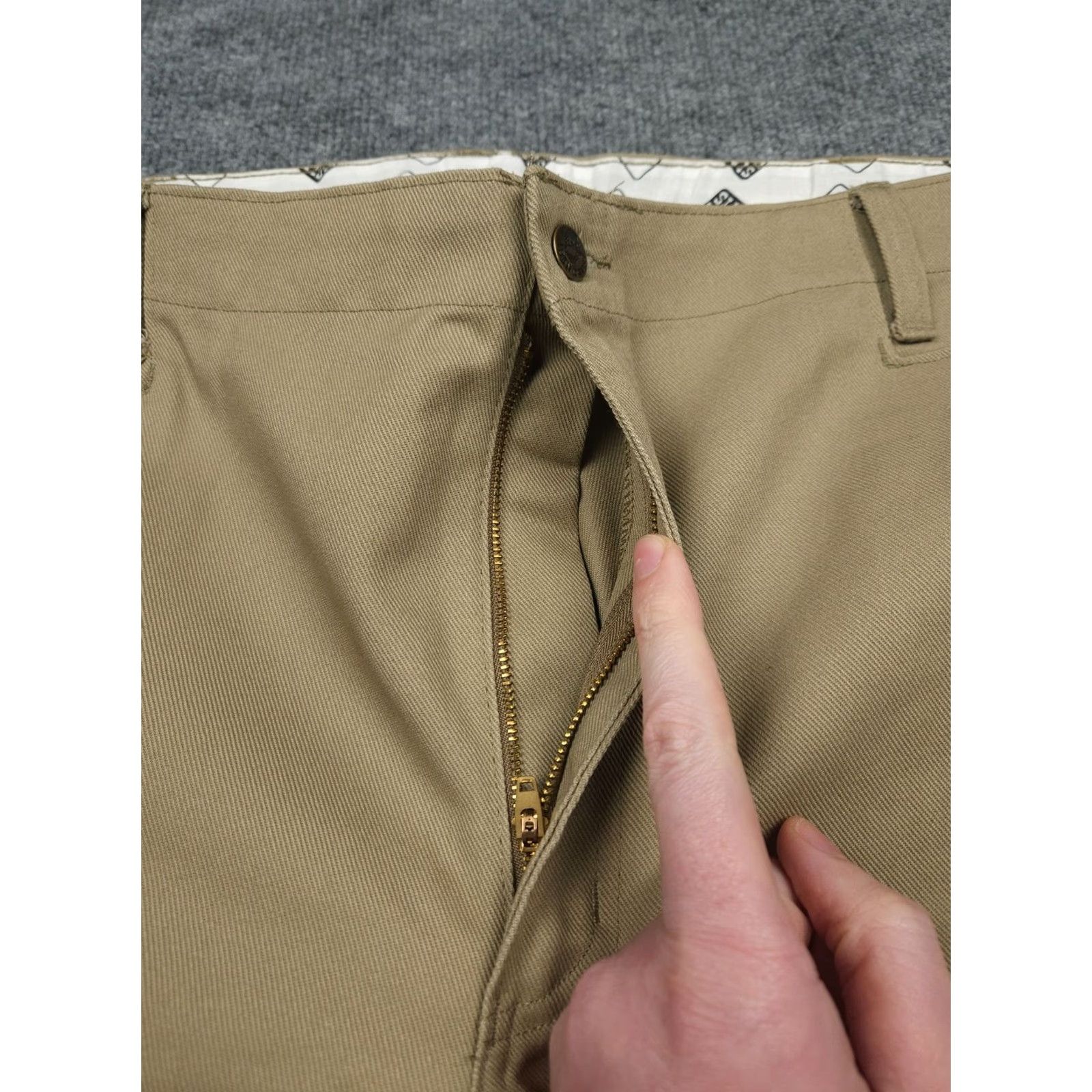 Ben Davis Ben Davis Pants Men 40 37 x 30 Beige Khaki Chino Original Work Straight Leg Casual 90s Grunge Mens Size US 37 - 4 Thumbnail