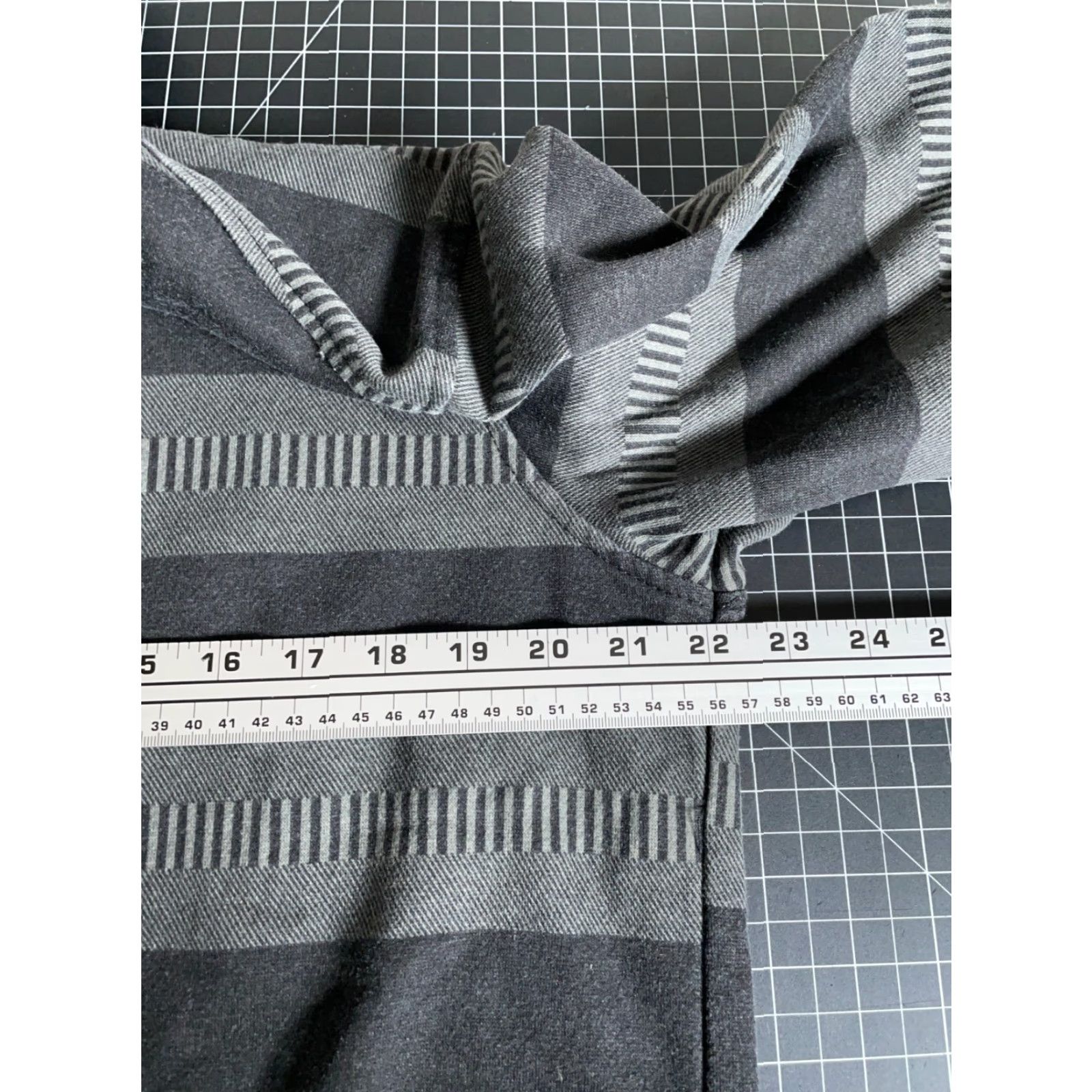 No Fear No Fear Zip Up Hoodie Men's Large Gray Black Striped Sweatshirt Skater Size US L / EU 52-54 / 3 - 5 Thumbnail
