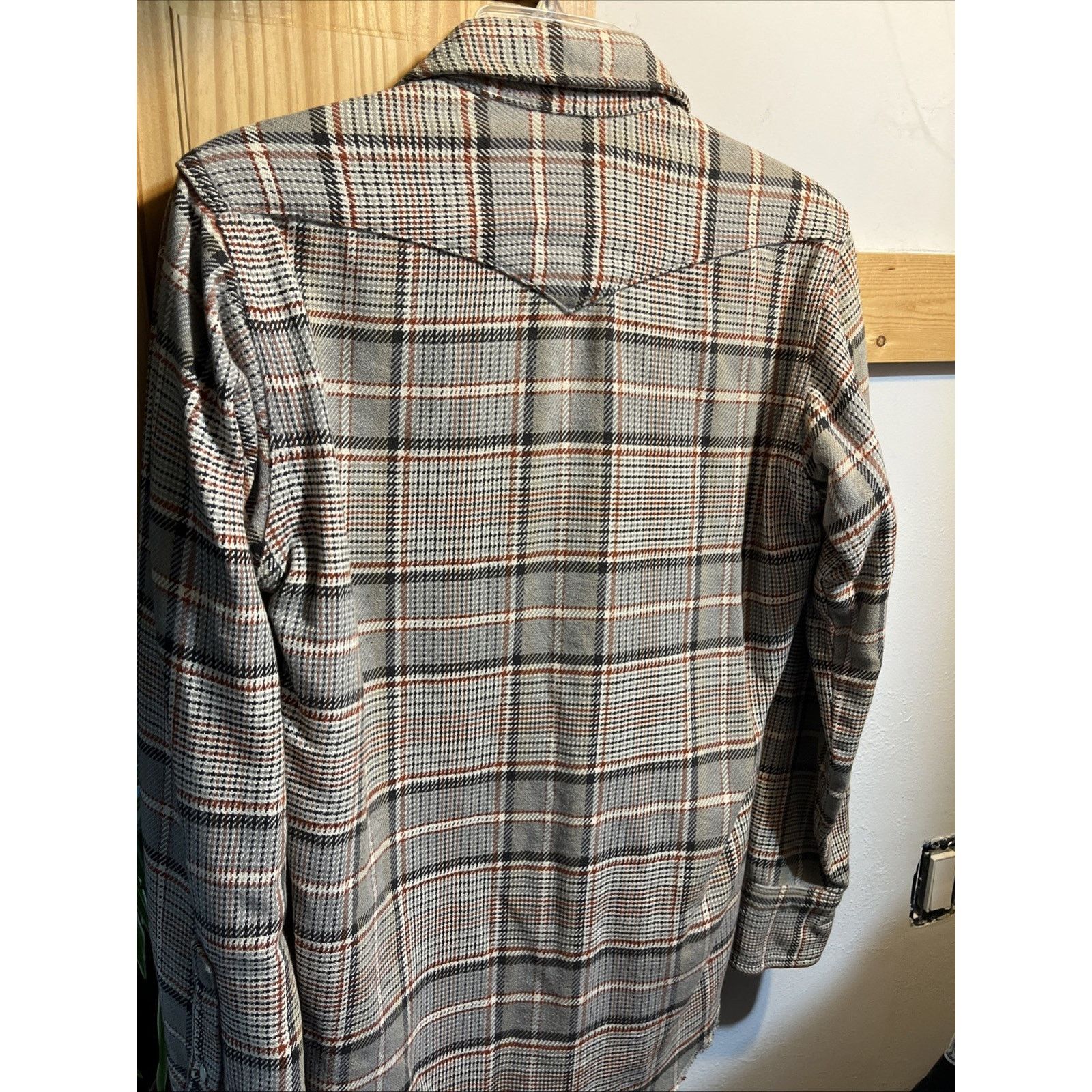 Wrangler Vintage 60s Wrangler 15 x 34 Gray Plaid Pearl Snap Shirt USA Size US M / EU 48-50 / 2 - 12 Thumbnail