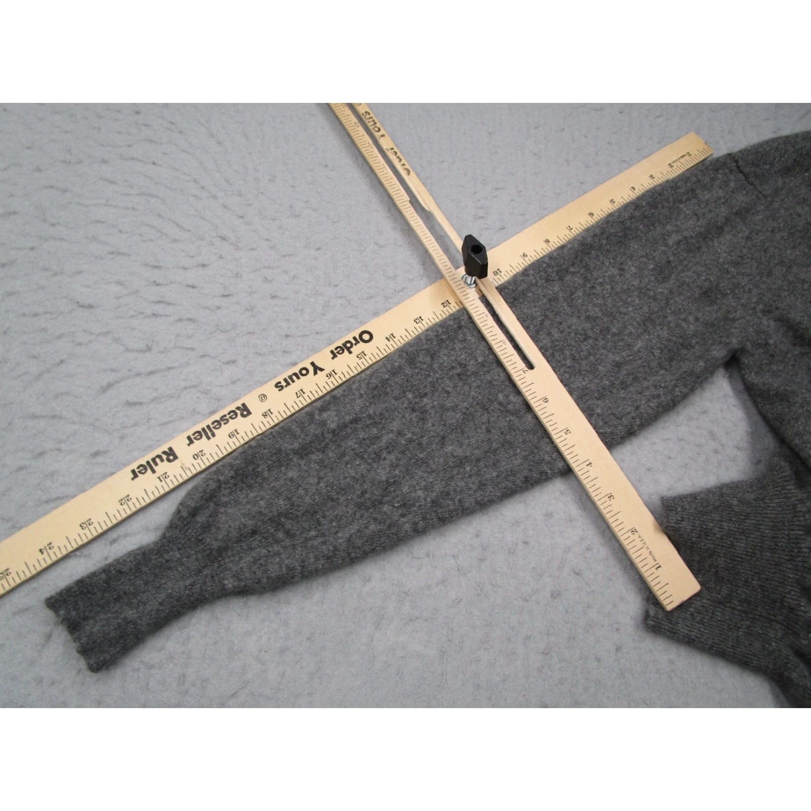 Vintage VINTAGE Hilwin Sweater Mens Medium Gray Cashmere Chunky-Knit V-Neck Pullover 80s Retro Size US M / EU 48-50 / 2 - 7 Thumbnail