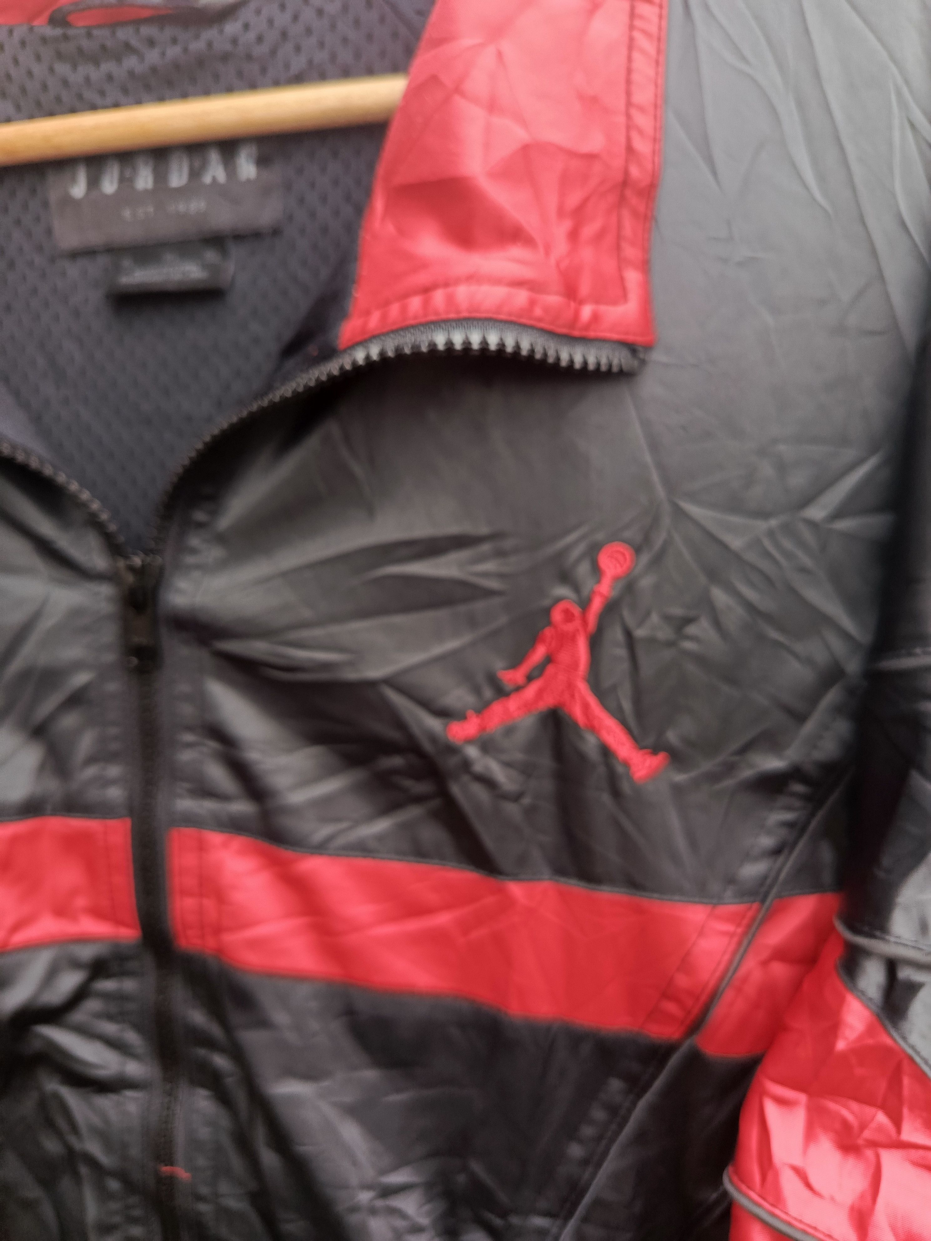 Jordan Brand Jordan Sportswear AJ 5 Satin Jacket in the "Black/Gym Red Size US XL / EU 56 / 4 - 4 Thumbnail