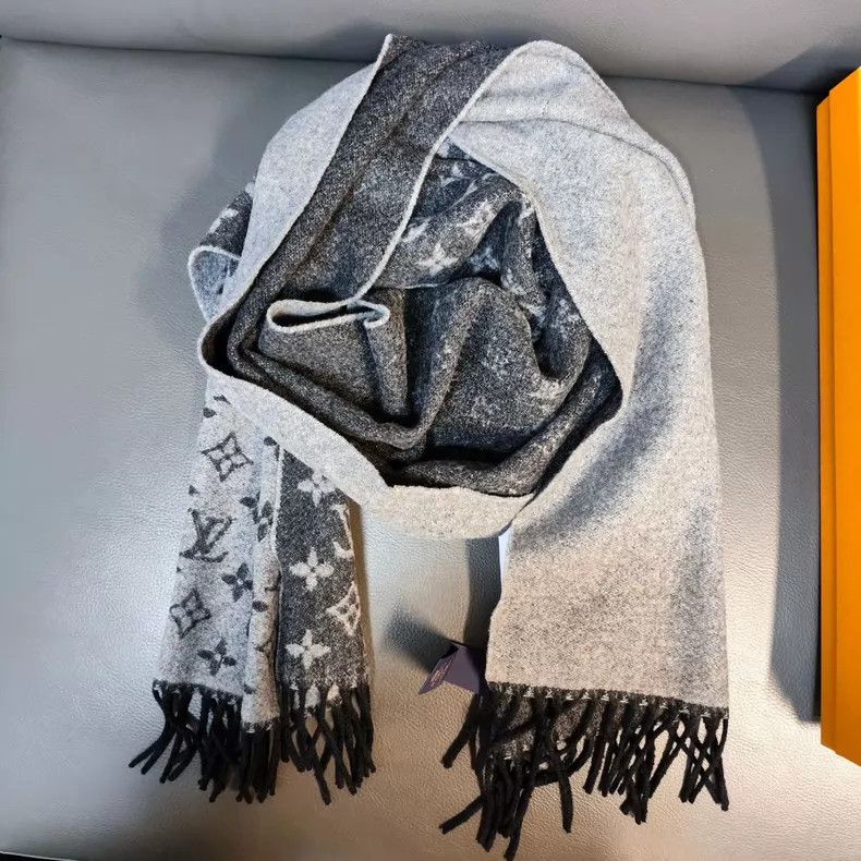 Louis Vuitton Louis Vuitton Grey logo scarf Size ONE SIZE - 6 Thumbnail