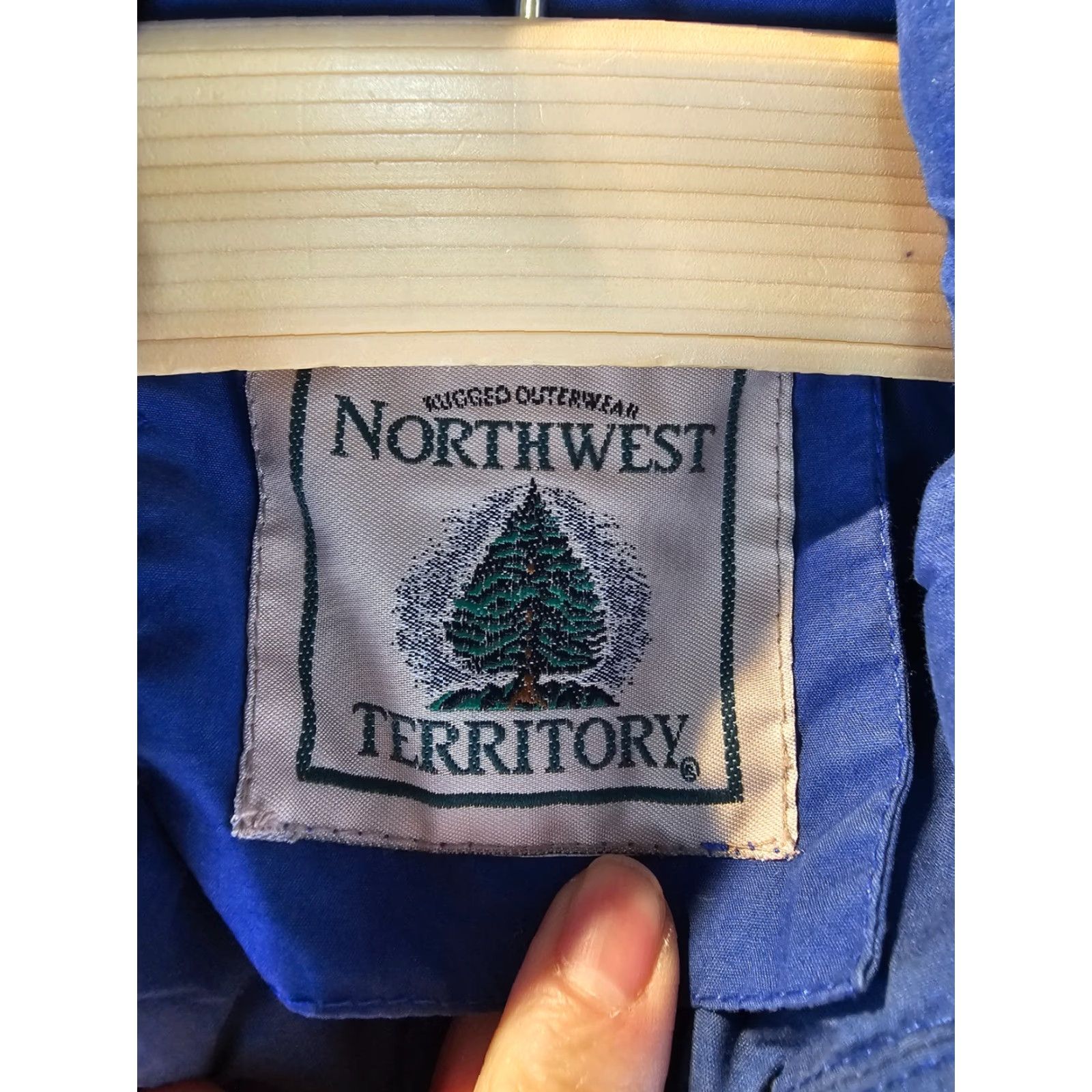 Vintage VINTAGE NORTH WEST TERRITORY BLUE DOWN VEST SZ SMALL Vest Mens 90s Puffer Jacket, Blue, Down, Polyester, 21-26 inch, 90s, China Size US S / EU 44-46 / 1 - 2 Thumbnail