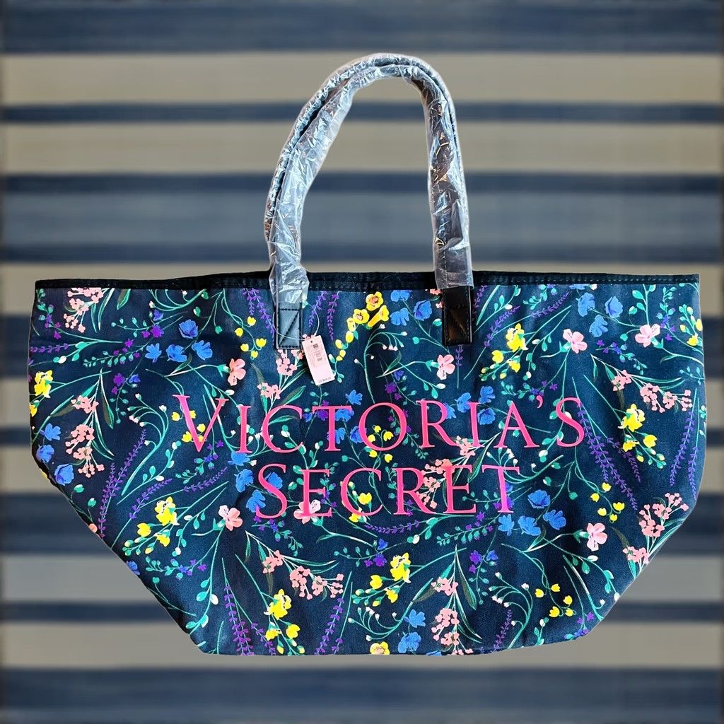 Victoria's Secret Victoria's Secret Weekender Tote Women's Floral NWT Blue Flowers Travel Bag, LG, Multicolor Linen/Cotton Canvas, Zip Closure, 25x13x7 in Size ONE SIZE - 1 Thumbnail