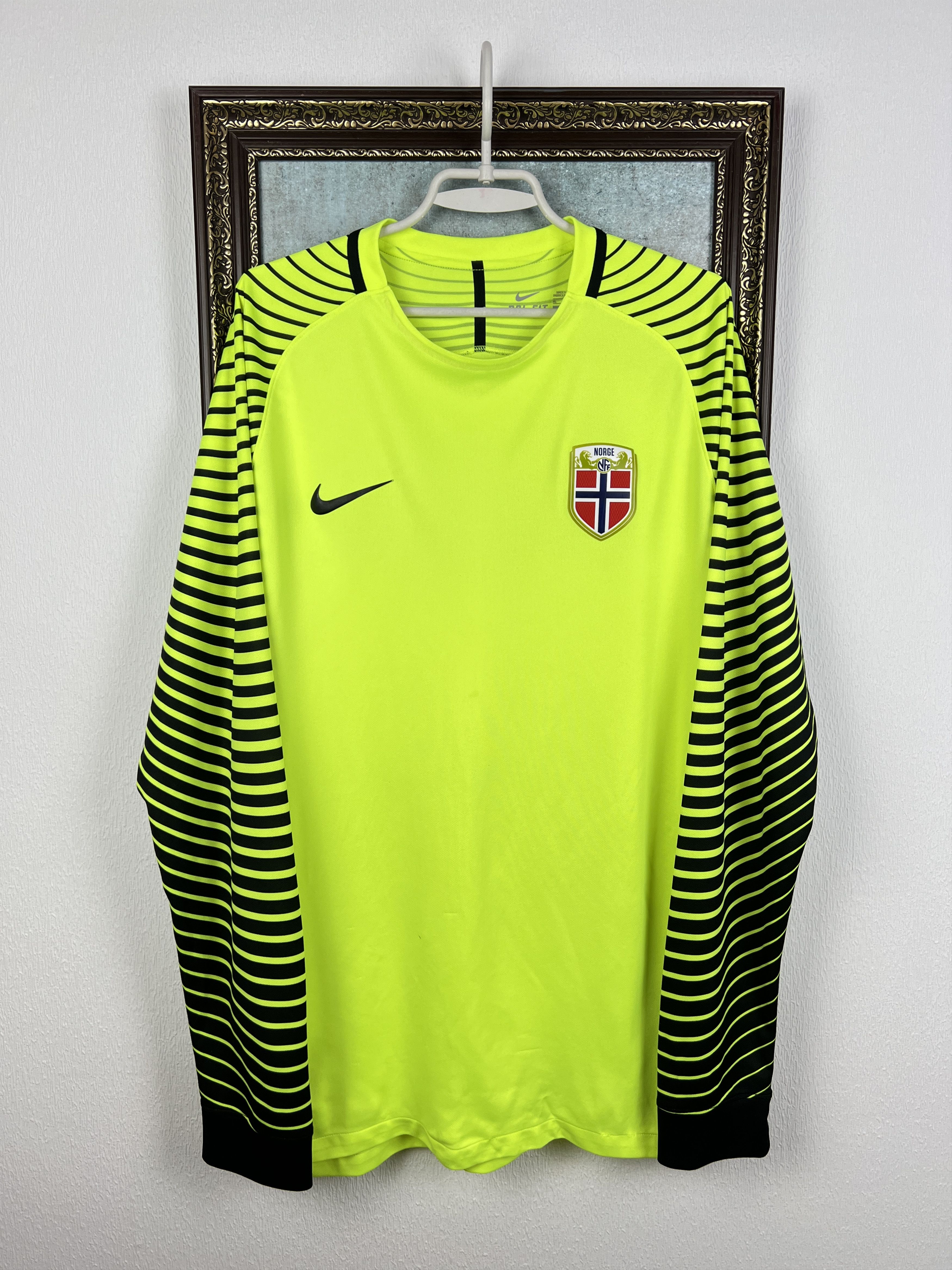 Nike Norway Goalkeeper football shirt Soccer Player Issue Jersey Size US XL / EU 56 / 4 - 1 Thumbnail