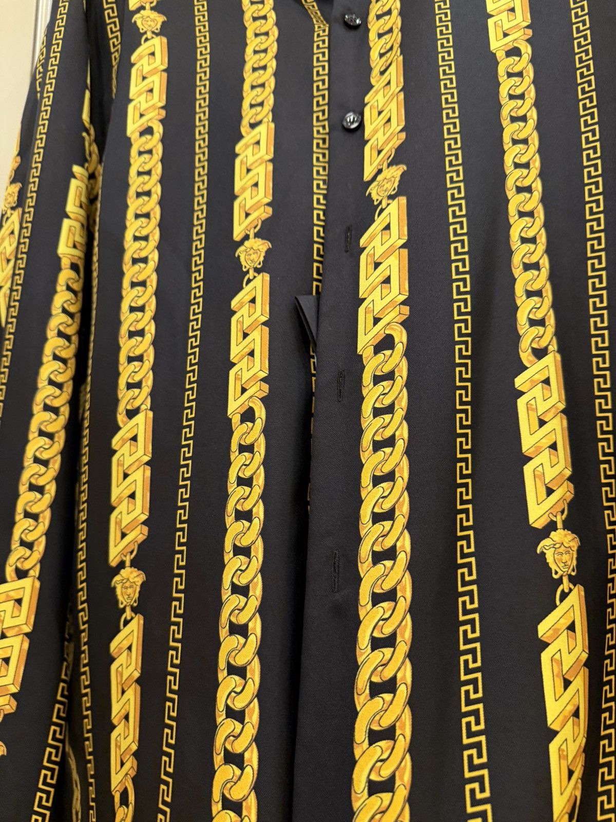 Versace golden chain print shirt size 48 Size US M / EU 48-50 / 2 - 11 Thumbnail