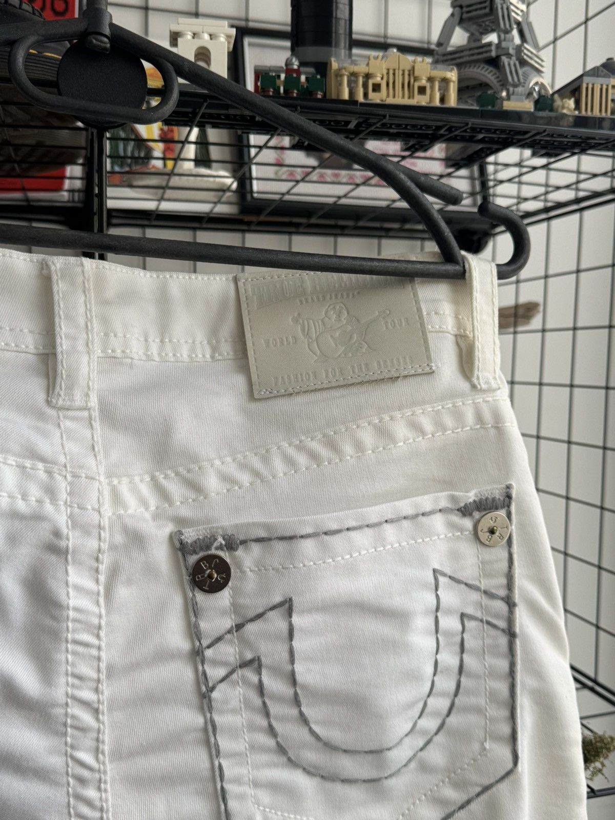 True Religion Vintage True Religion White Denim Grey Stitching Pants USA Size US 31 - 8 Thumbnail