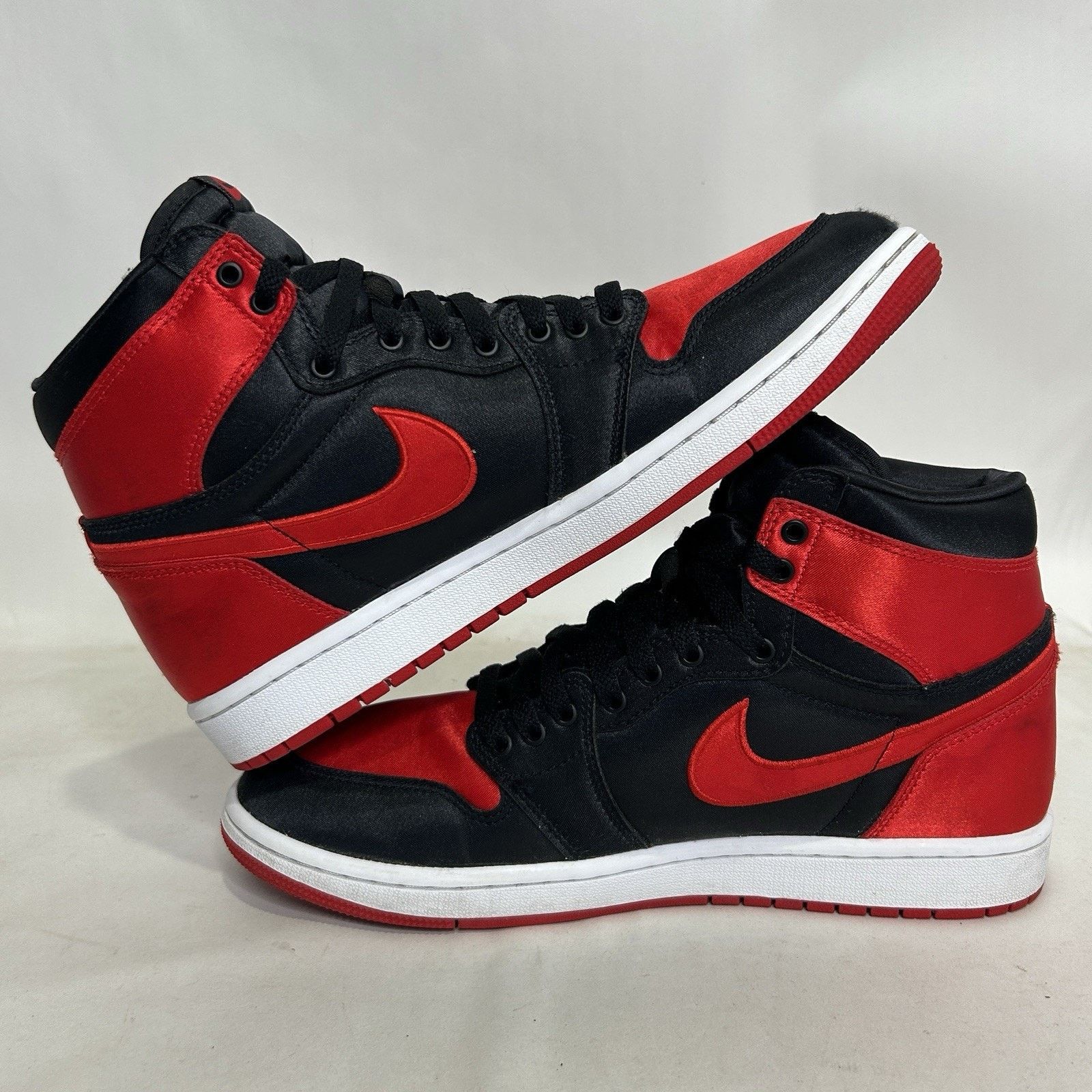 Jordan Brand Nike Air Jordan 1 High OG Retro “Satin Bred” Size US 11 / IT 41 - 3 Thumbnail