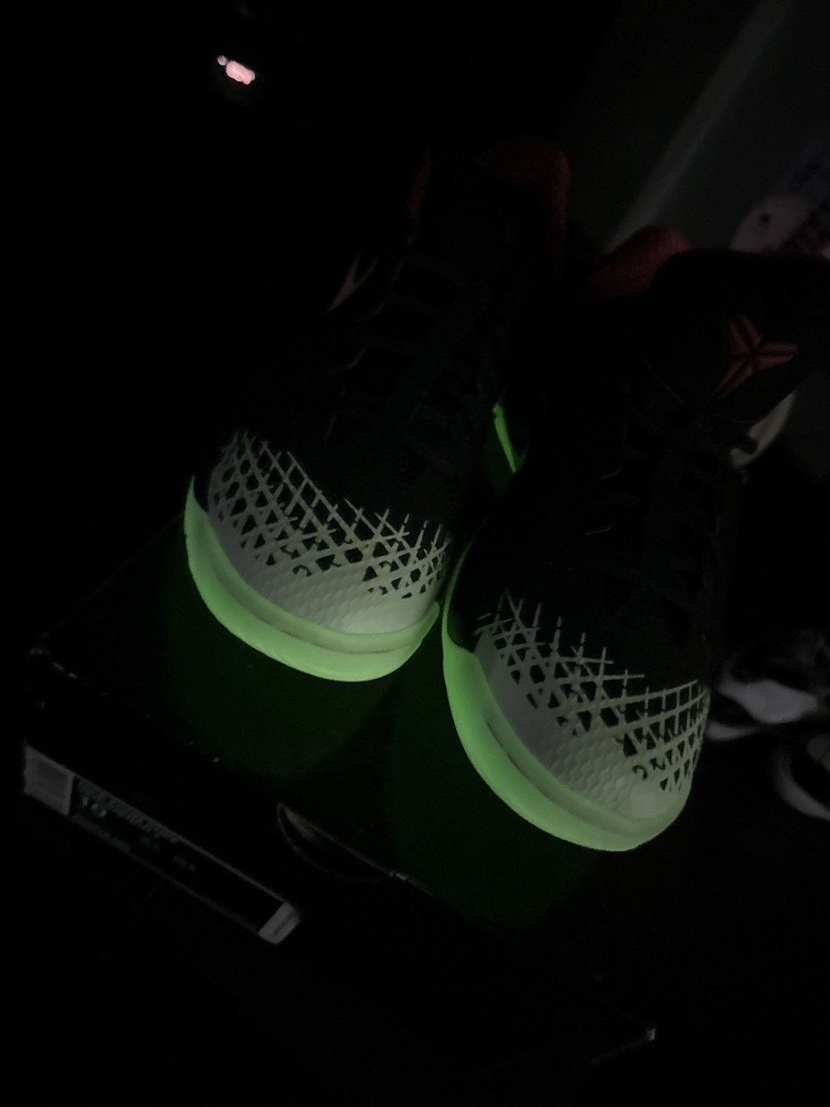 Nike Nike Zoom Kobe Venomenon 4 sz10 ds glow in the dark Size US 10 / EU 43 - 2 Thumbnail