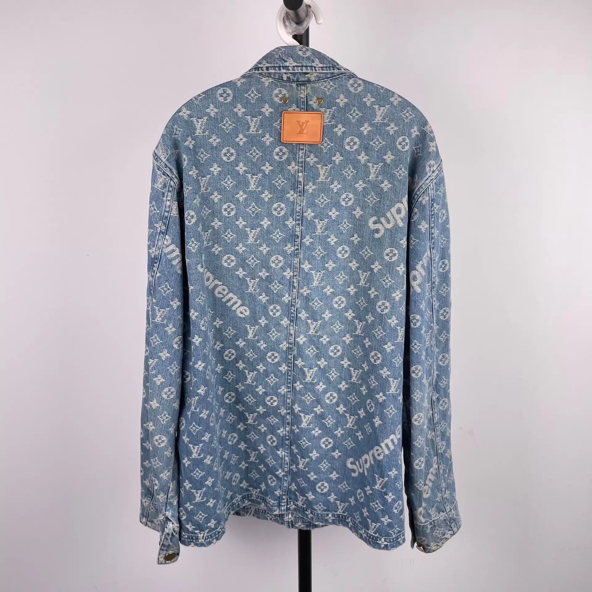 Louis Vuitton LV x Supreme Blue Denim Jacket 50 Size US M / EU 48-50 / 2 - 2 Thumbnail