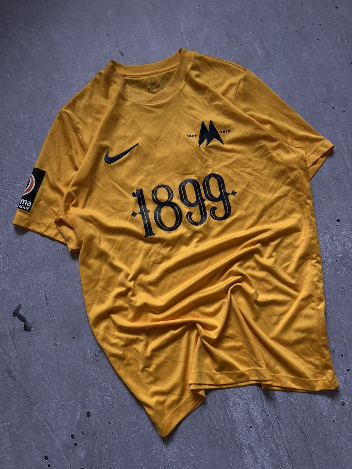 Nike Torquay United 2019-20 Nike t-shirt football jersey sz L #20 Size US L / EU 52-54 / 3 - 1 Thumbnail