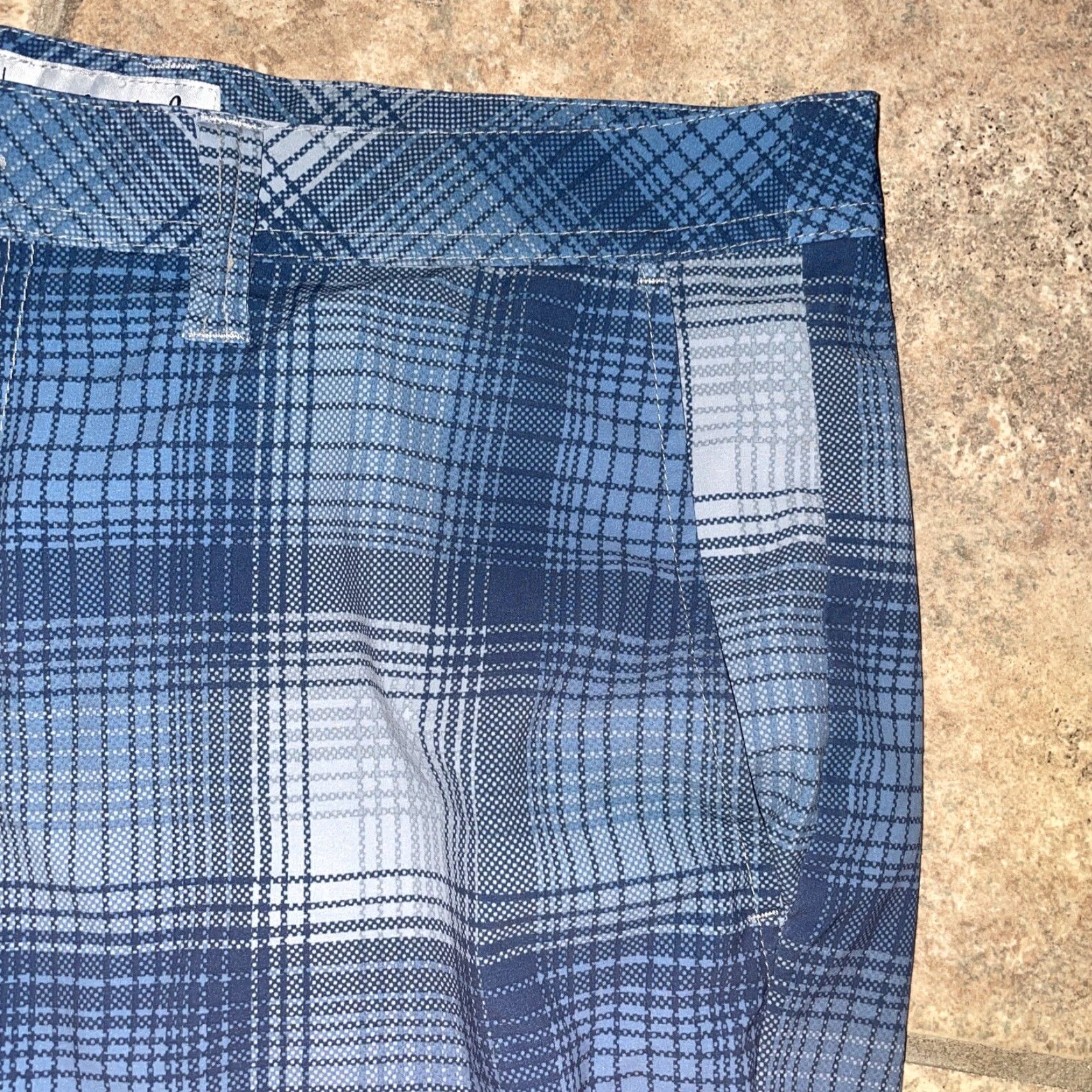 TravisMathew Travis Mathew Shorts Mens Size 34 Blue Plaid Size US 34 / EU 50 - 2 Thumbnail