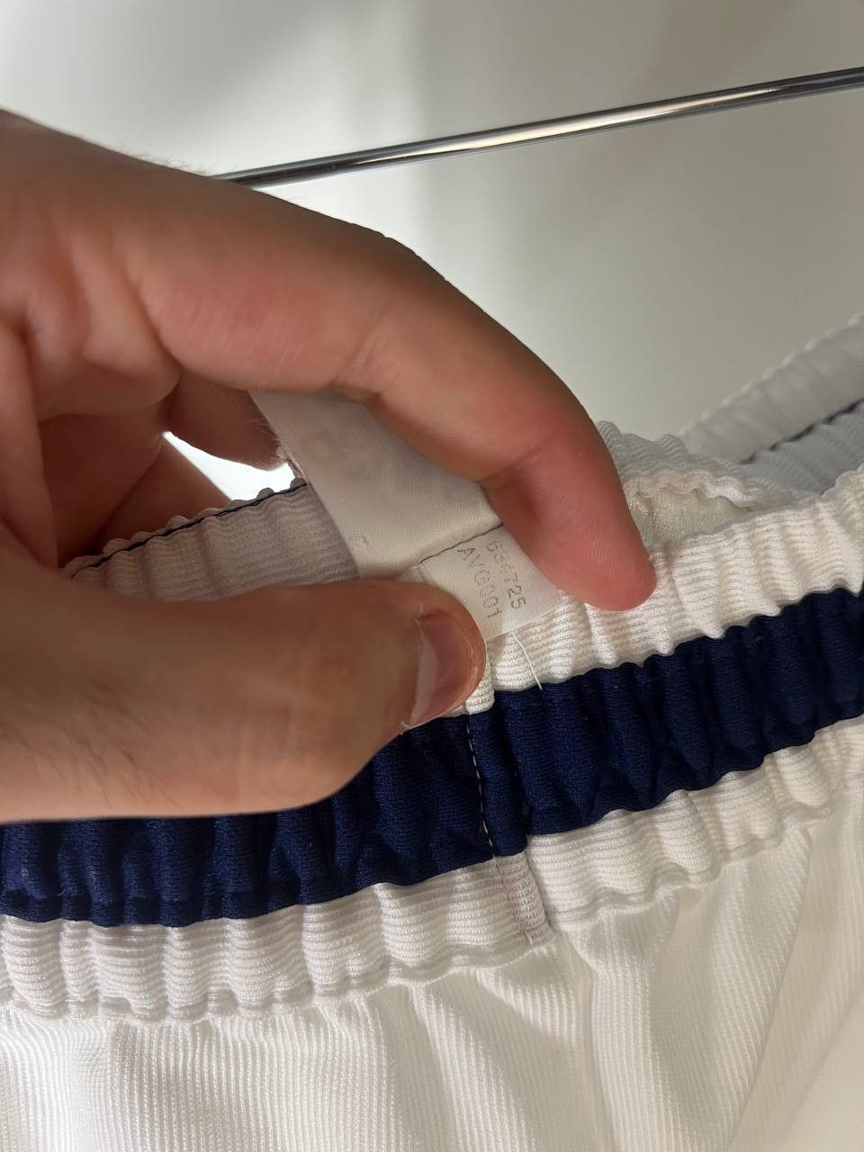 Adidas VINTAGE ADIDAS FC TOTTENHAM HOTSPUR ENGLAND SOCCER JERSEY Size US 31 - 6 Thumbnail