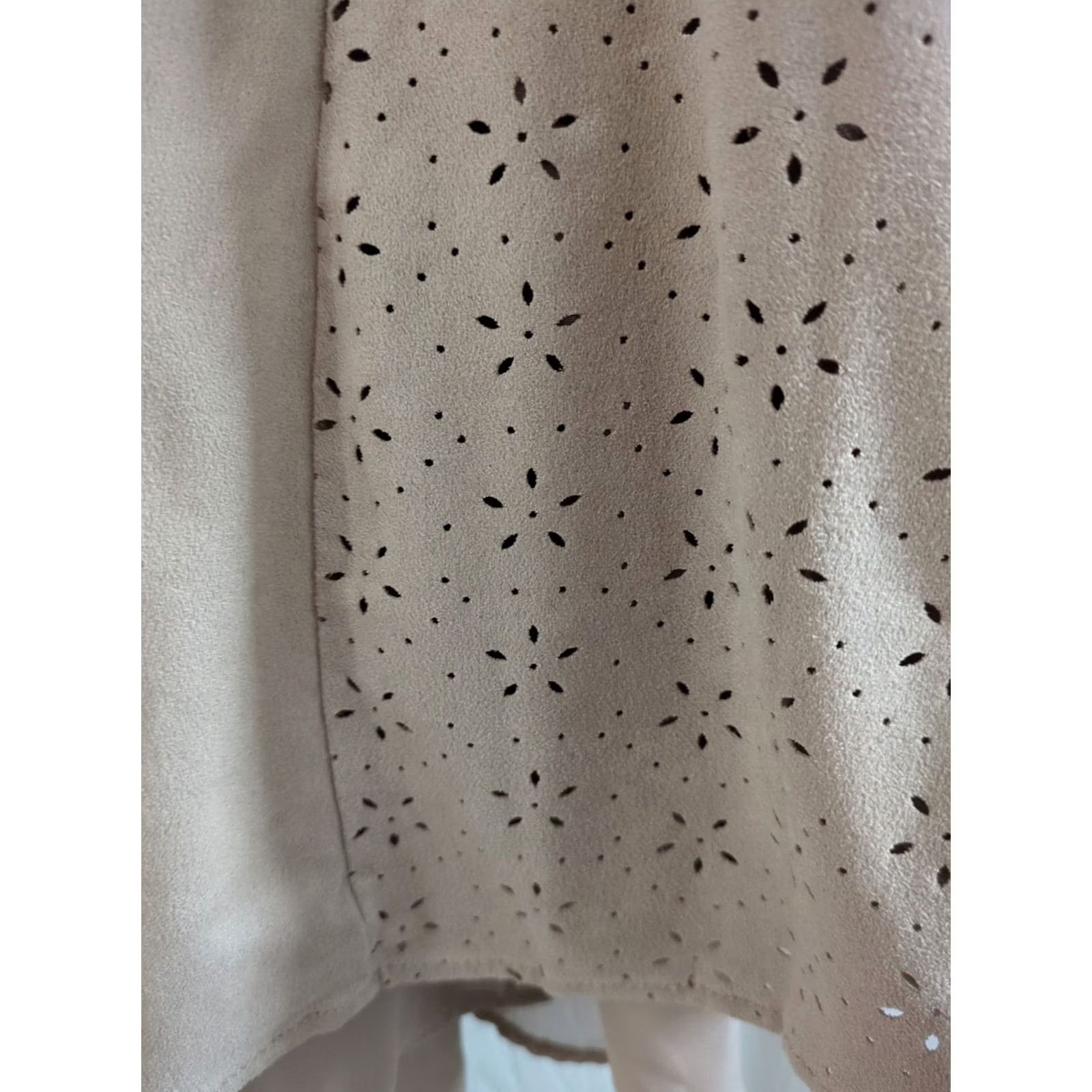 Vintage CB Cardigan Womens 1X Sweater Beige Beige Black Beautiful Detail Cardigan Plus Size Womens 1X Tan Beige CB casual 1X Ladies Womens Cardigan Size XL / US 12-14 / IT 48-50 - 2 Thumbnail