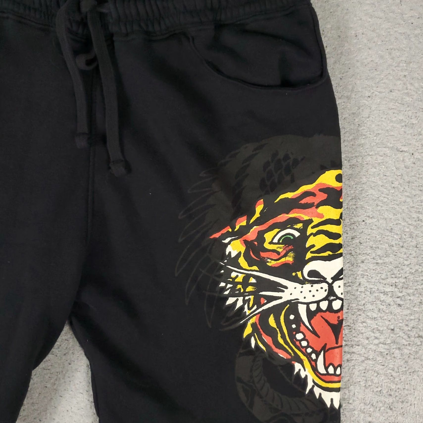 Ed Hardy VINTAGE Ed Hardy Mens Shorts Size Medium Black Graphic Cotton Drawstring Sweat Casual Size US 31 - 3 Thumbnail