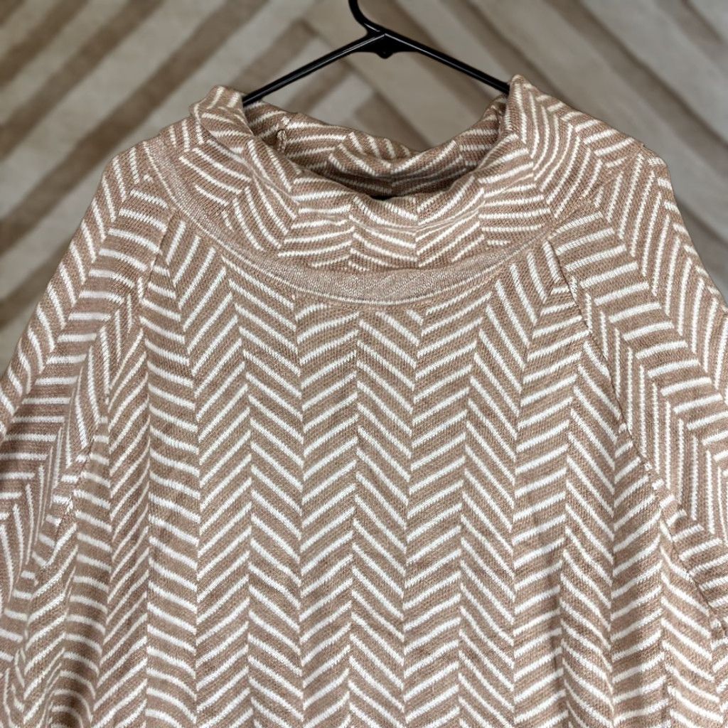 Loft LOFT Outlet Womens Sweater Beige Cream Chevron Poncho Cowl Neck M/L Pullover Knitted Size M / US 6-8 / IT 42-44 - 1 Thumbnail
