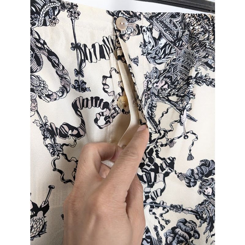 Gucci o1rshd1 Roi Soleil Short On TW Prt in Ivory/Black/Mc Size US 34 / EU 50 - 4 Thumbnail