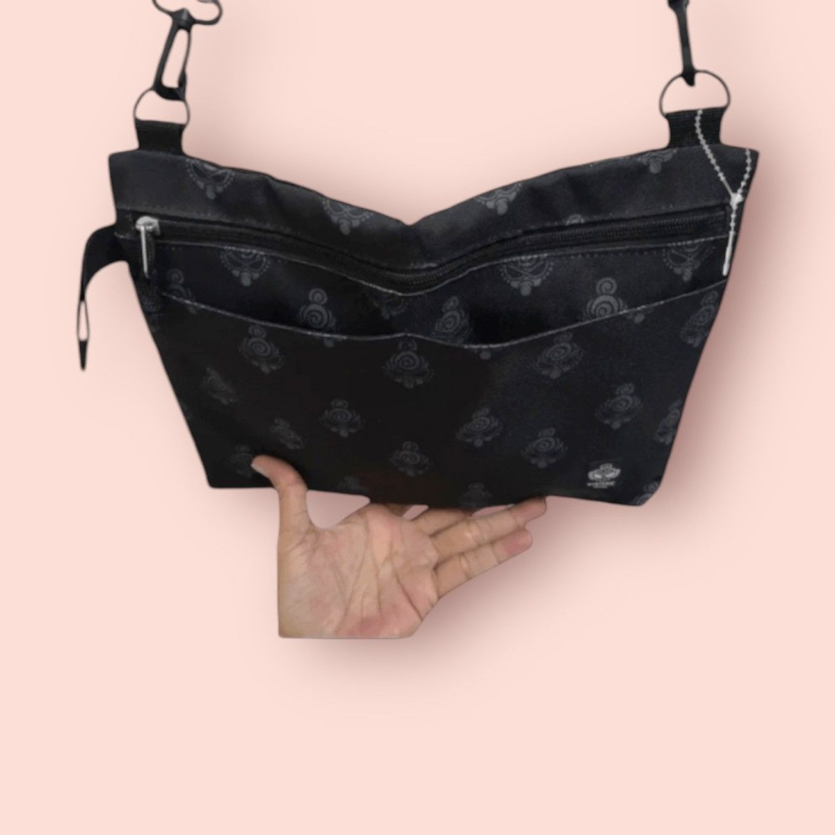 Hysteric Glamour × Japanese Brand HYSTERIC MINI MONOGRAM CROSSBODY SLING Size ONE SIZE - 10 Thumbnail