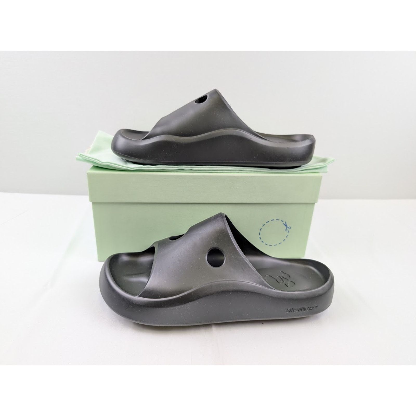 Off-White o1rshd1 Meteor Rubber Slider in Black Size US 13 / EU 46 - 17 Thumbnail
