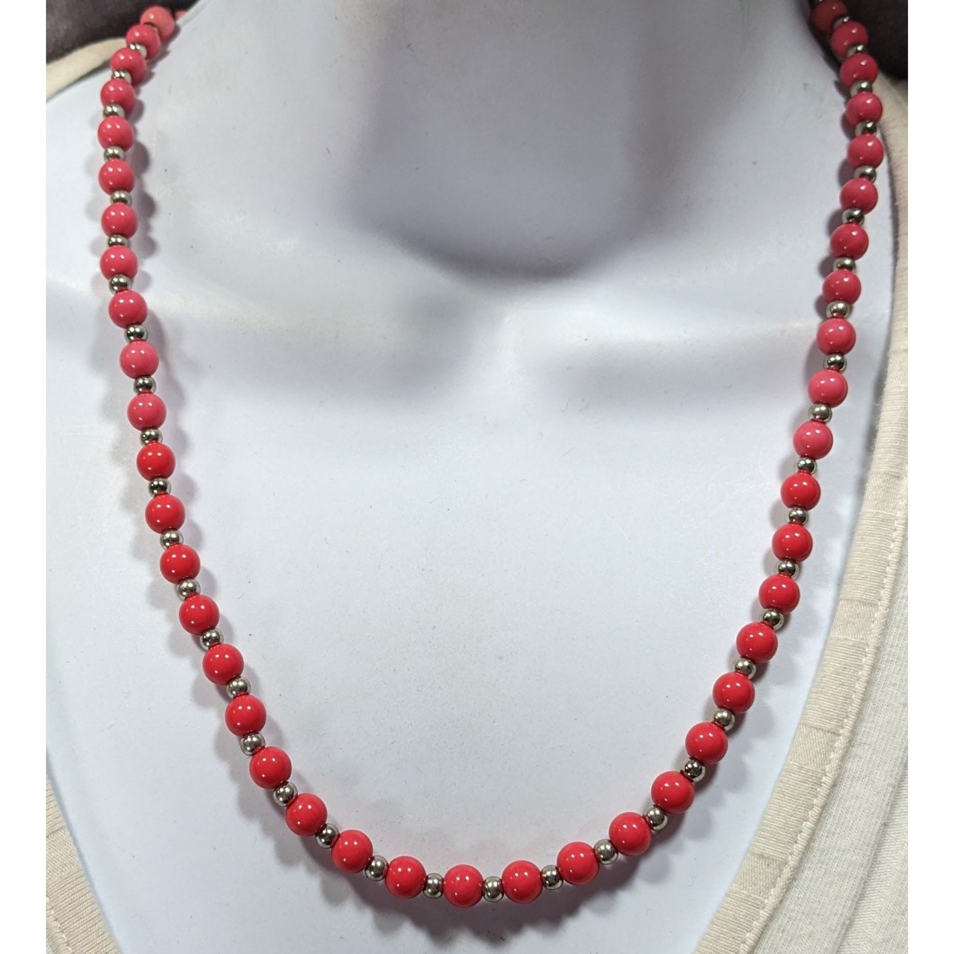 Other Vintage Pink And Red Beaded Necklace With Silver Tone Accent Size ONE SIZE - 4 Thumbnail