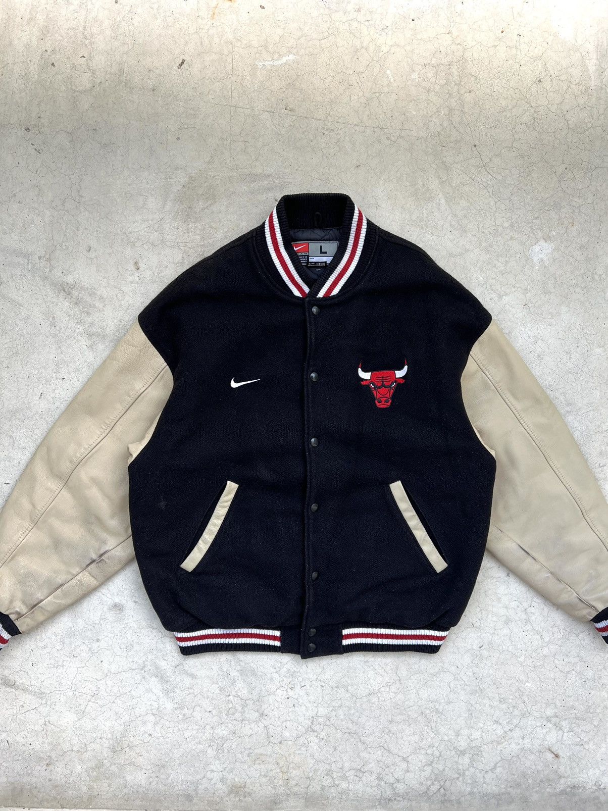 NBA Nike 90s Bulls Wool Leather Varsity Vintage Jacket Rare NBA Size US XL / EU 56 / 4 - 3 Thumbnail
