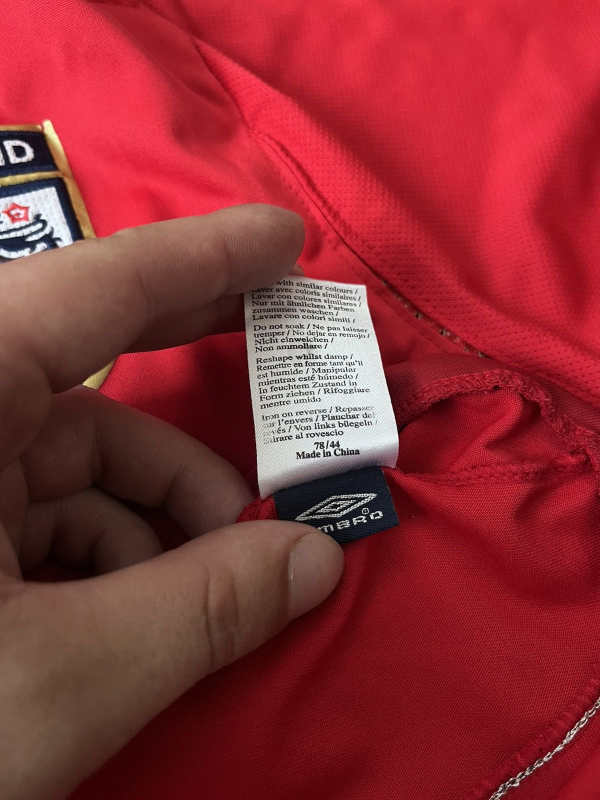 Umbro 00s Vintage Umbro England 2006 Away Kit Soccer Jersey Size US L / EU 52-54 / 3 - 13 Thumbnail