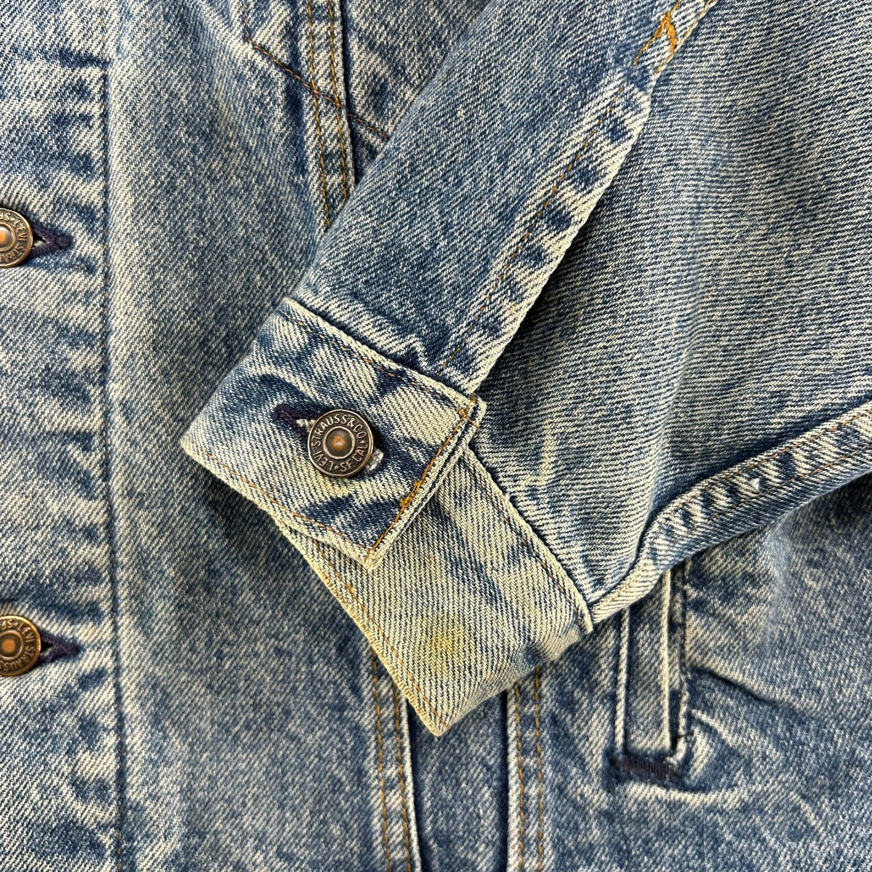 Levi's VINTAGE Levi's Jacket Mens L Blue Trucker Denim Jean Medium Wash Cotton USA 80s Regular Size US 33 - 5 Thumbnail