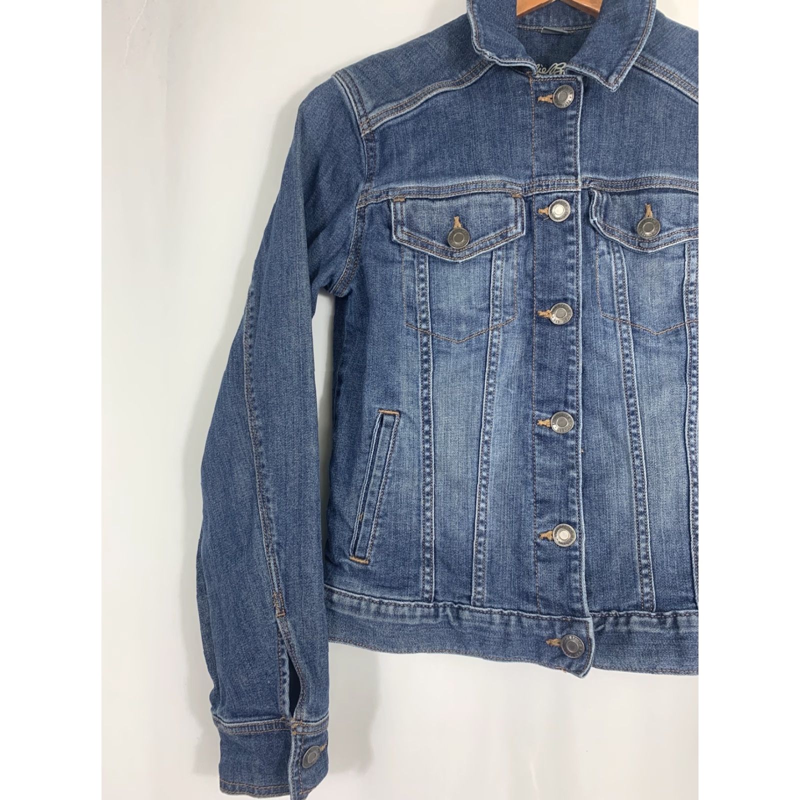Eddie Bauer VINTAGE Eddie Bauer Button Down Jean Jacket Womens XS Denim Blue Collared Size 26" / US 2 / IT 38 - 2 Thumbnail