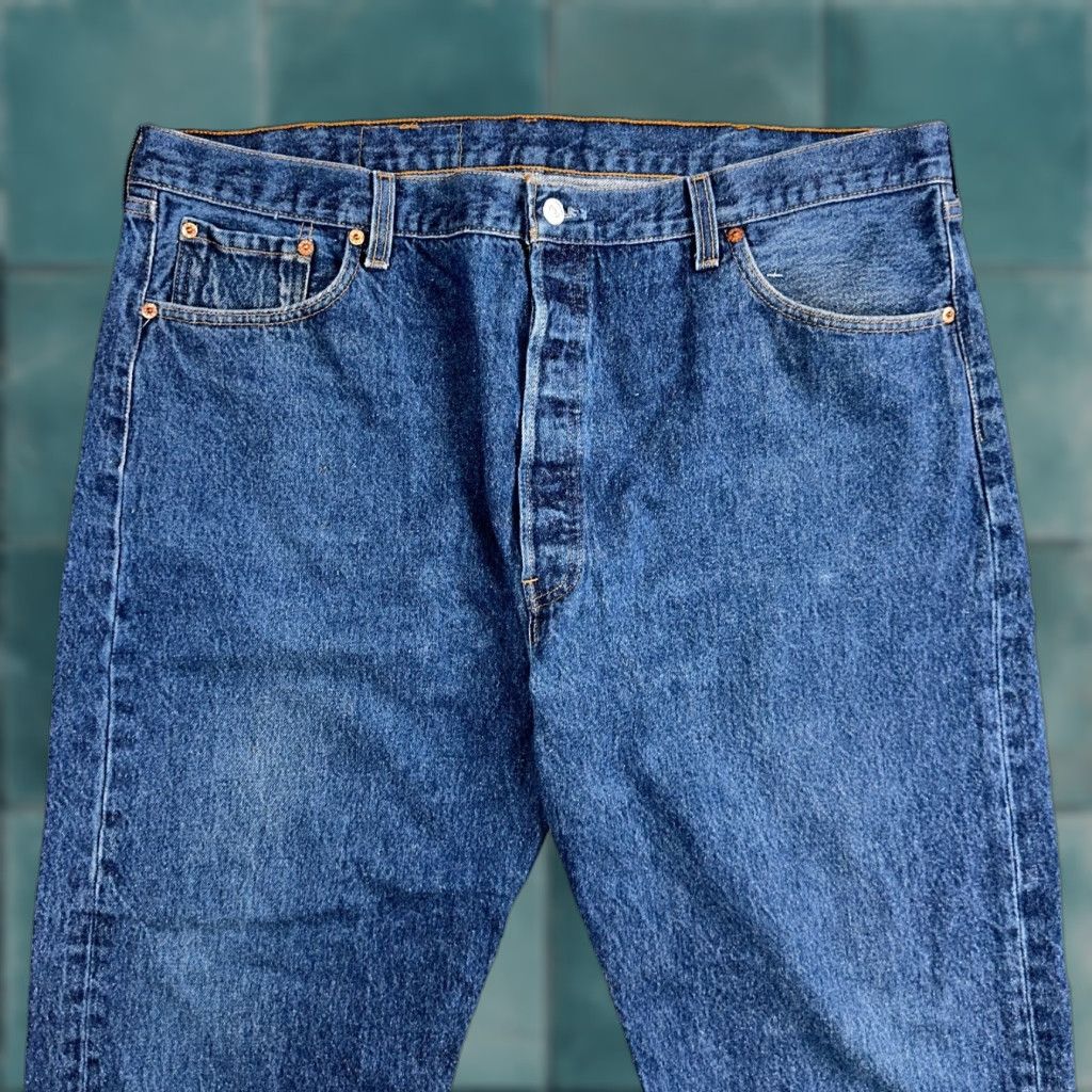 Levi's VINTAGE Levi's 501 Jeans Straight 90s USA Blue Wash Medium 44x32 Leather Button 5-Pocket Mens Denim Cotton Regular 90s Theme Size US 44 / EU 60 - 1 Thumbnail