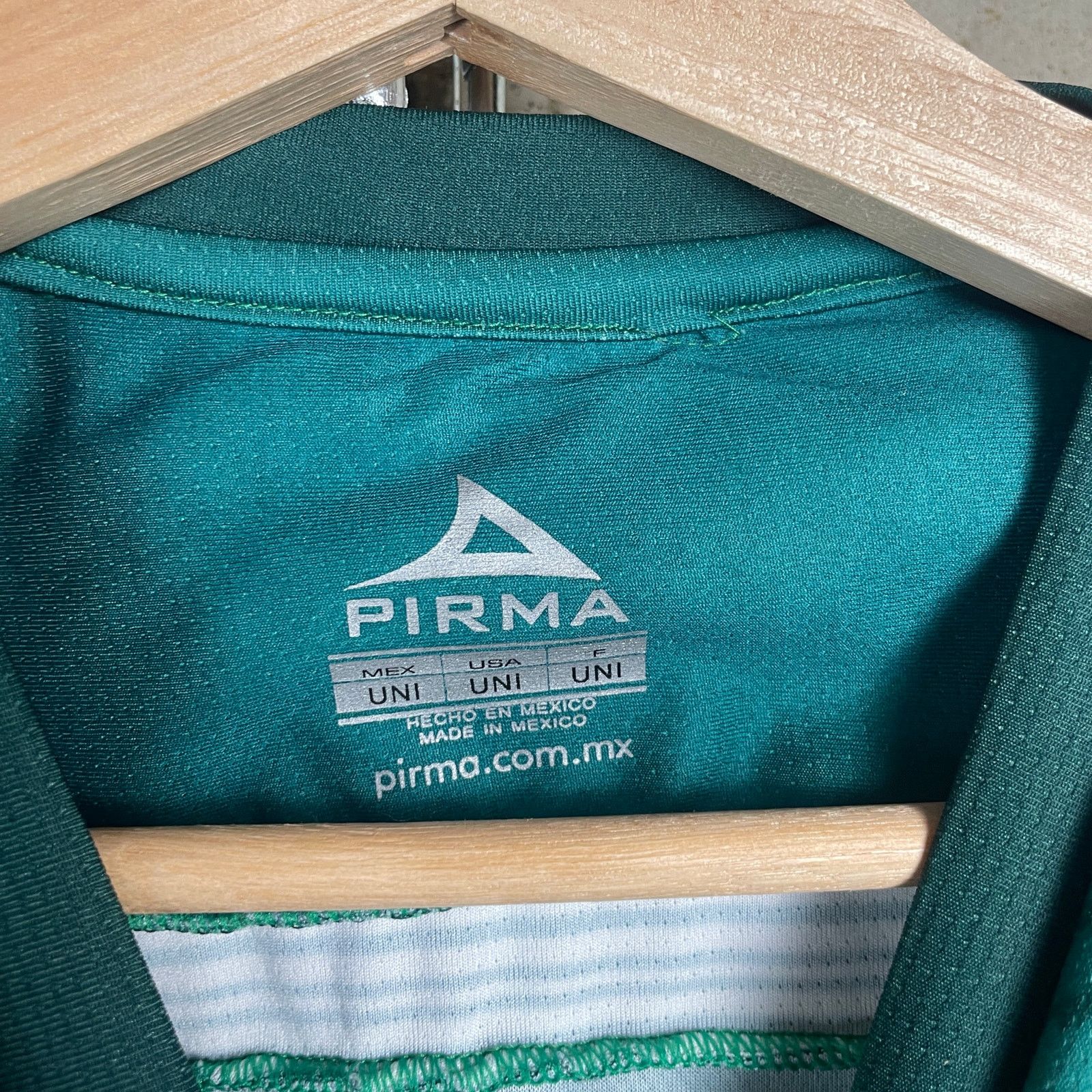 Other Pirma Club Leon 2015/16 Home Medium Soccer Jersey Mens Kit Size US M / EU 48-50 / 2 - 4 Thumbnail