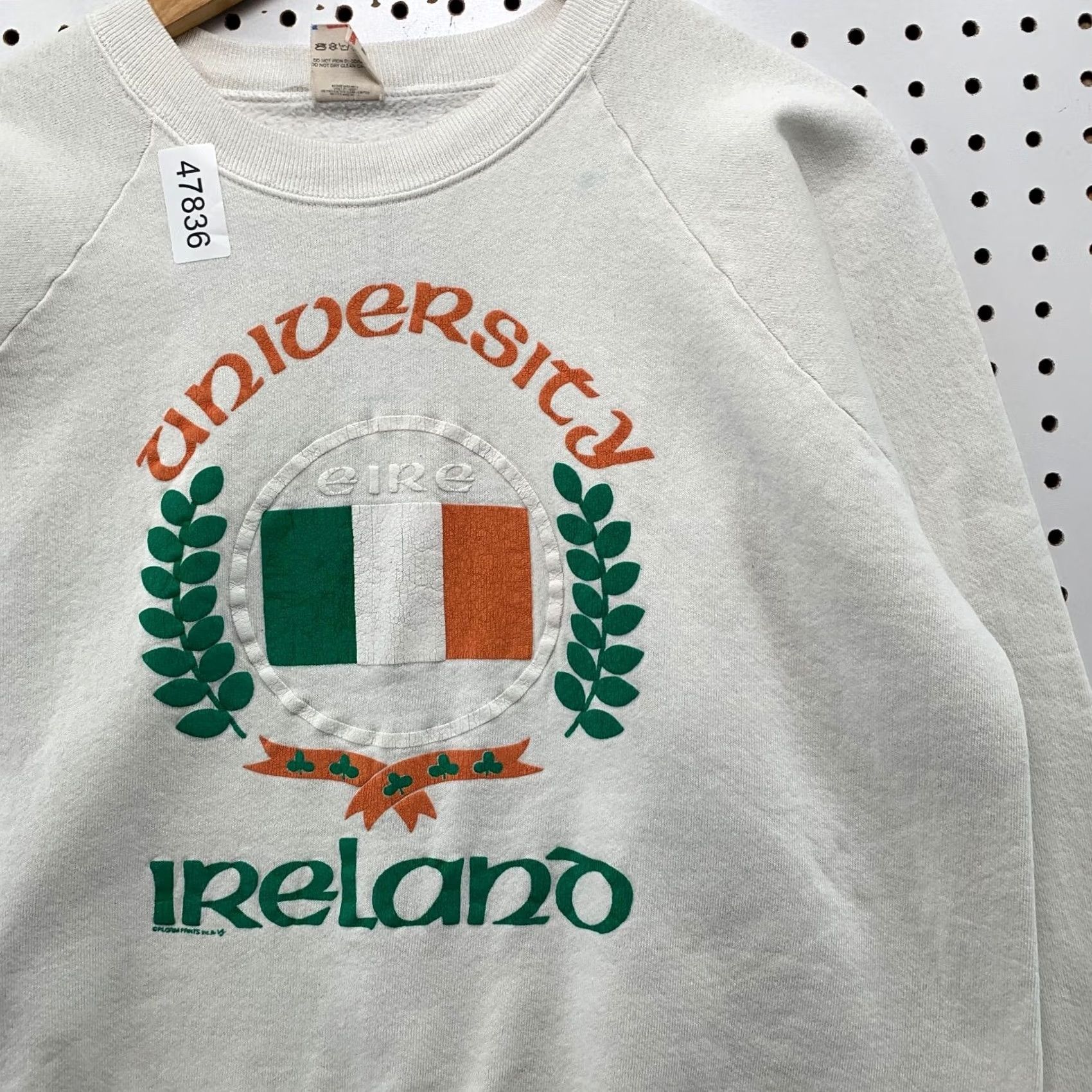 Fruit Of The Loom VINTAGE Fruit of the Loom Sweatshirt Mens XL White 80s USA University Ireland Fleece Cotton Crew Neck Pullover Sweater Size US XL / EU 56 / 4 - 7 Thumbnail