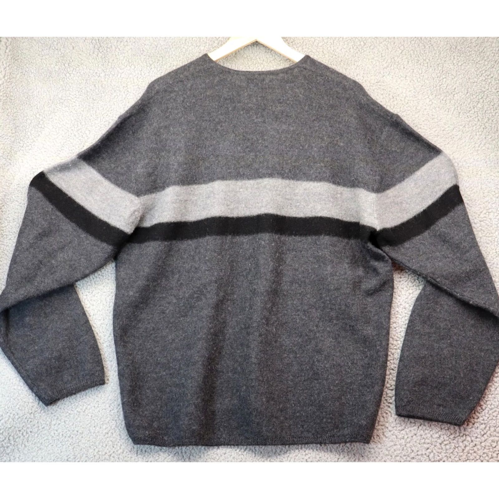 Gap VINTAGE Gap 100% Wool Gray Striped V-Neck Pullover Sweater Men XL Regular Knit Long Sleeve Size US XL / EU 56 / 4 - 7 Thumbnail