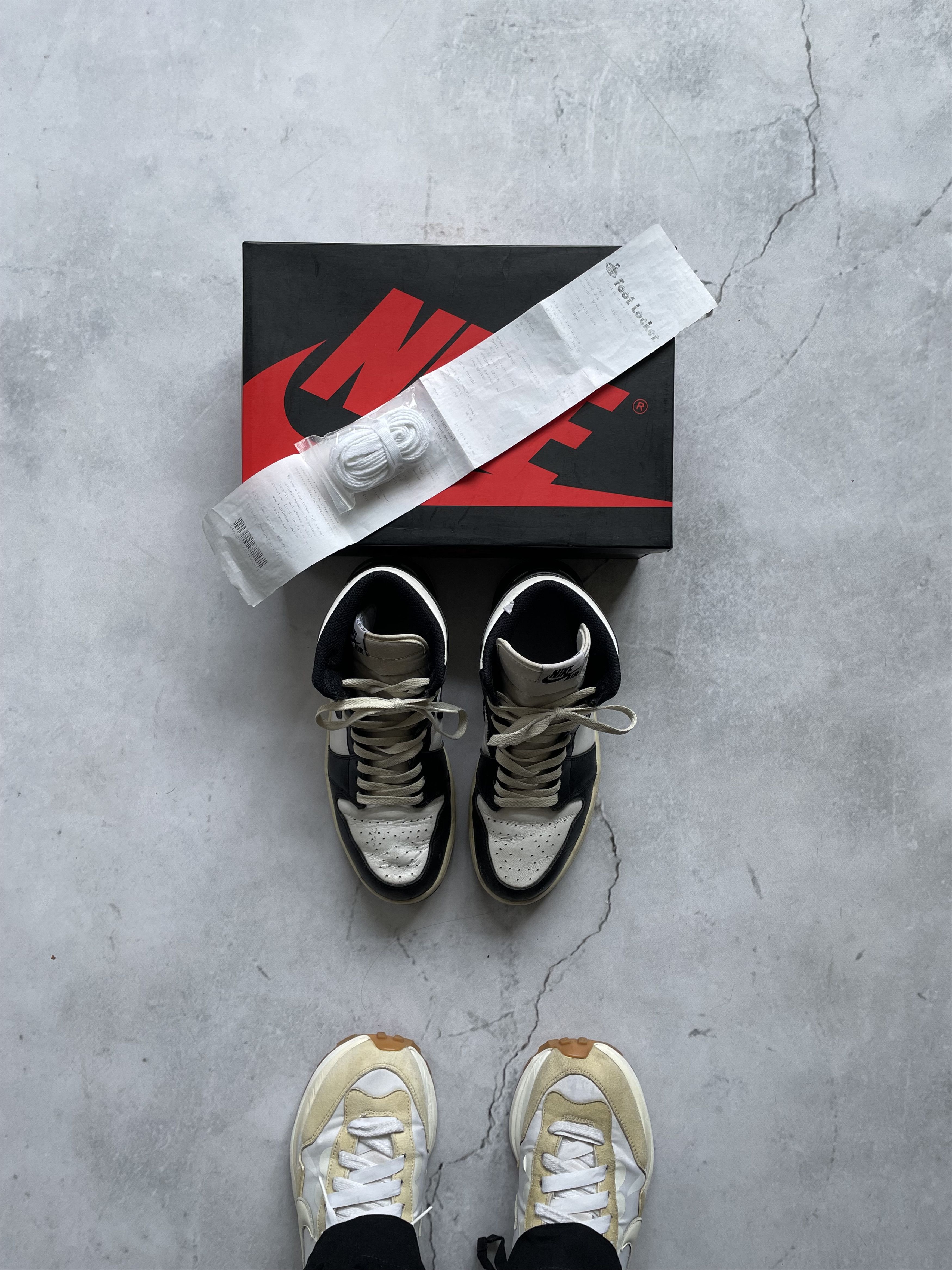 Nike Nike Air Jordan 1 High Black and White 2014 Size US 9.5 / EU 42-43 - 2 Thumbnail