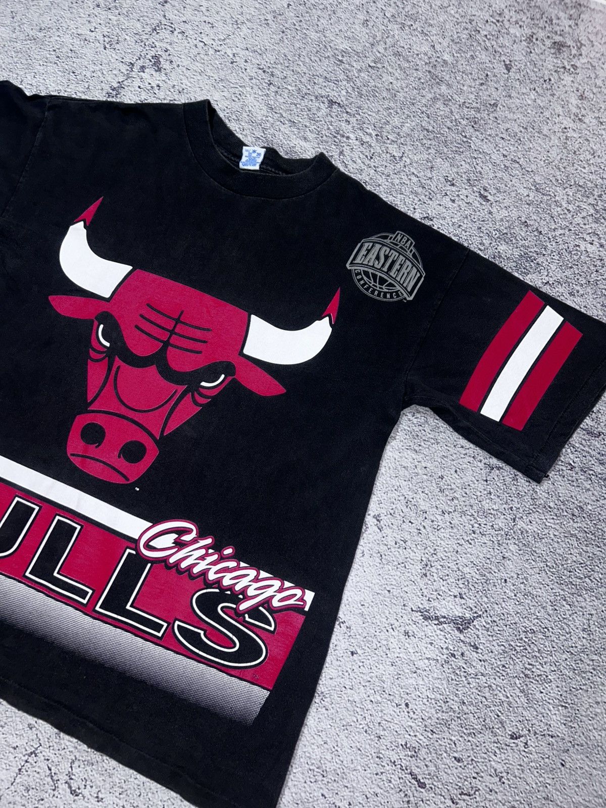 Salem Sportswear Vintage Chicago Bulls Salem Sportswear Chicago Bulls tee Size US L / EU 52-54 / 3 - 2 Thumbnail