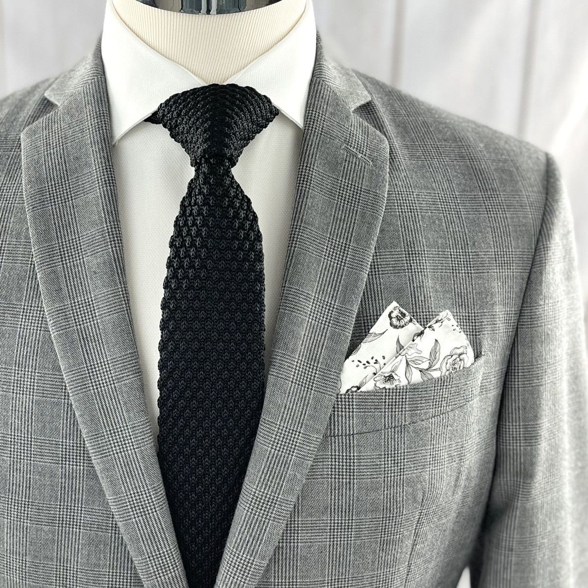 Other Men’s Black Knit Necktie & White Floral Pocket Square Size ONE SIZE - 2 Thumbnail