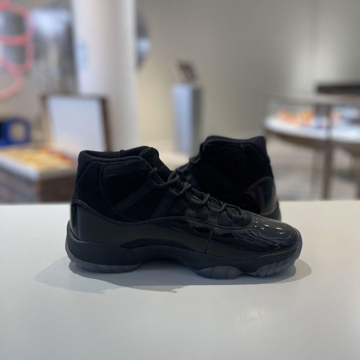 Nike Air Jordan 11 Retro Cap and Gown Size US 12 / EU 45 - 2 Thumbnail