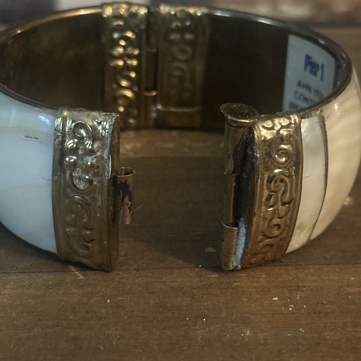 Vintage Vintage chunky mother of pearl brass hinged bangle bracelet Size ONE SIZE - 6 Thumbnail