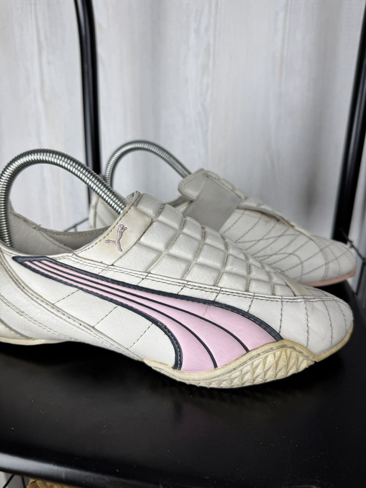 Puma Puma UKE V Limited Edition y2k 00s white pink leather shoes Size US 7 / EU 40 - 3 Thumbnail