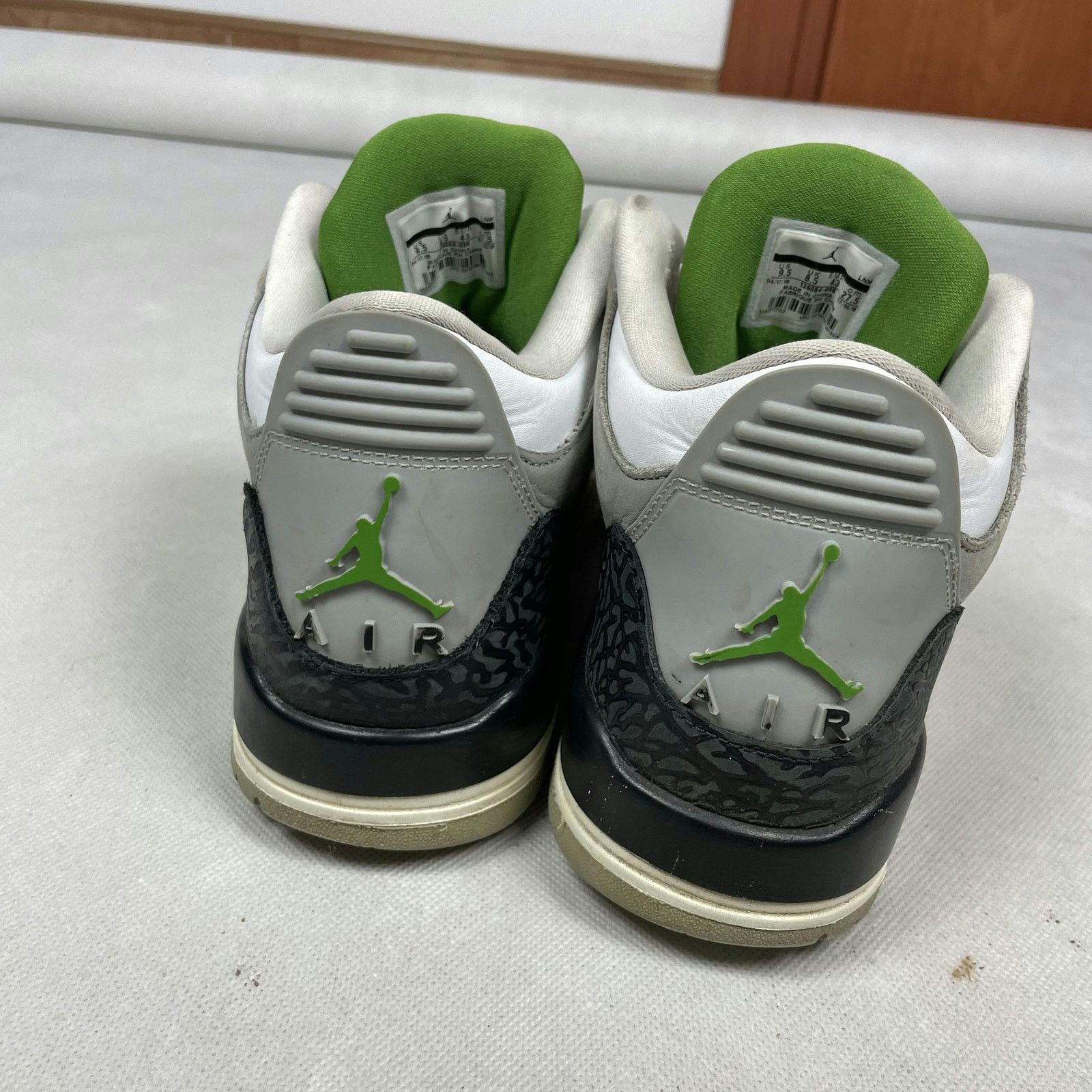 Jordan Brand Air Jordan 3 Retro Chlorophyll 136064-006 Men Basketball 9.5 Size US 9.5 / EU 42-43 - 13 Thumbnail